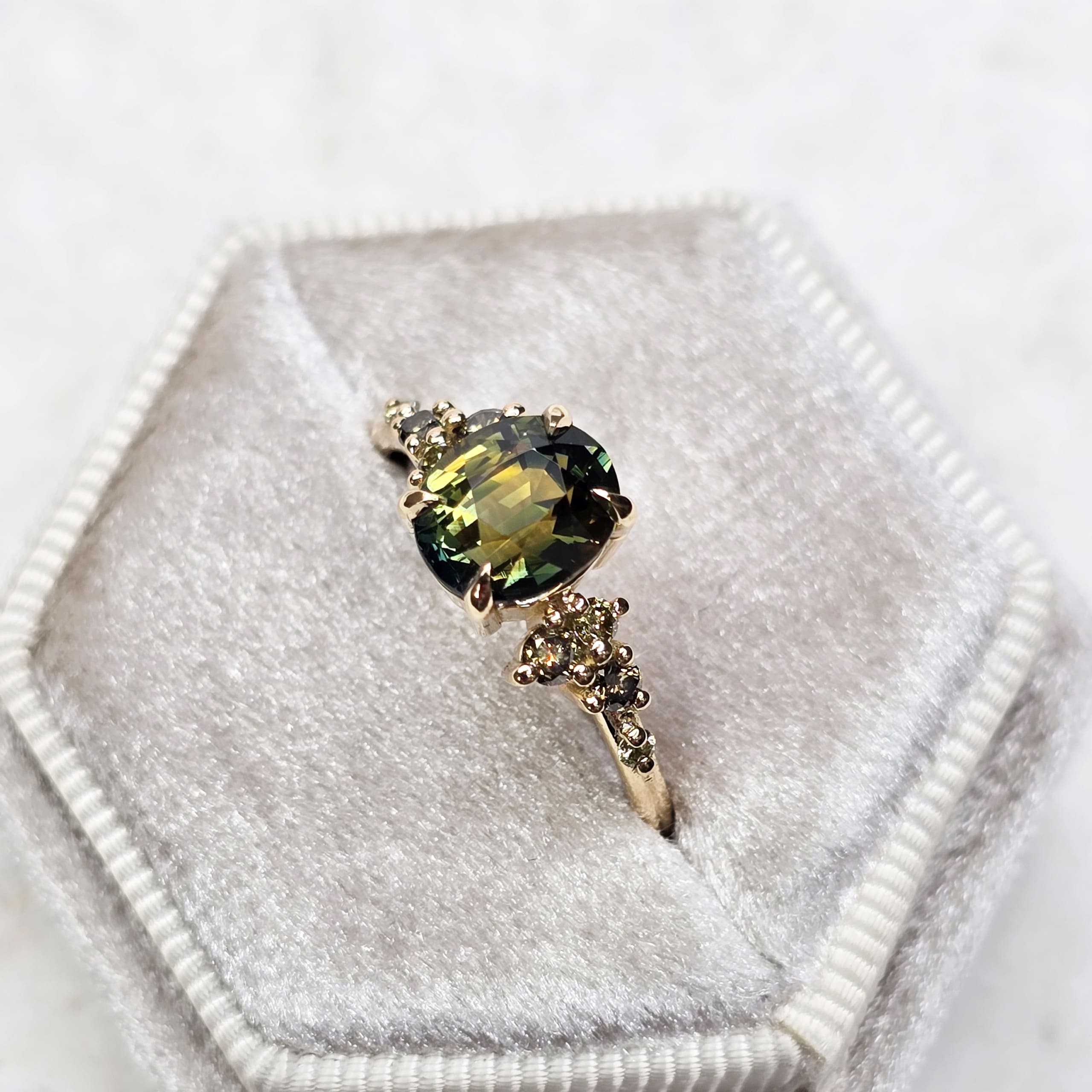 Parti sapphire and olive diamond ring — 3