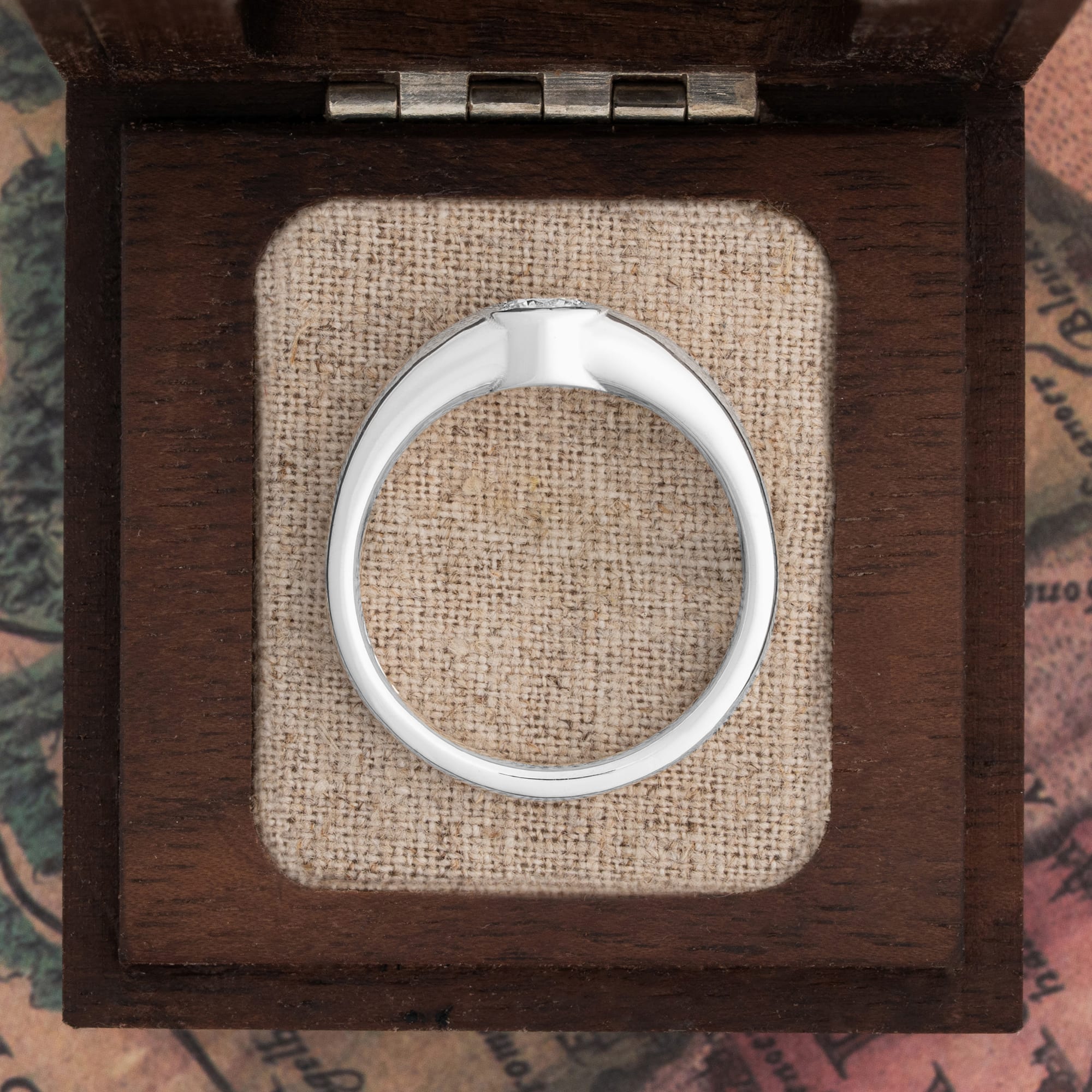Round diamond set tapered ring — 3