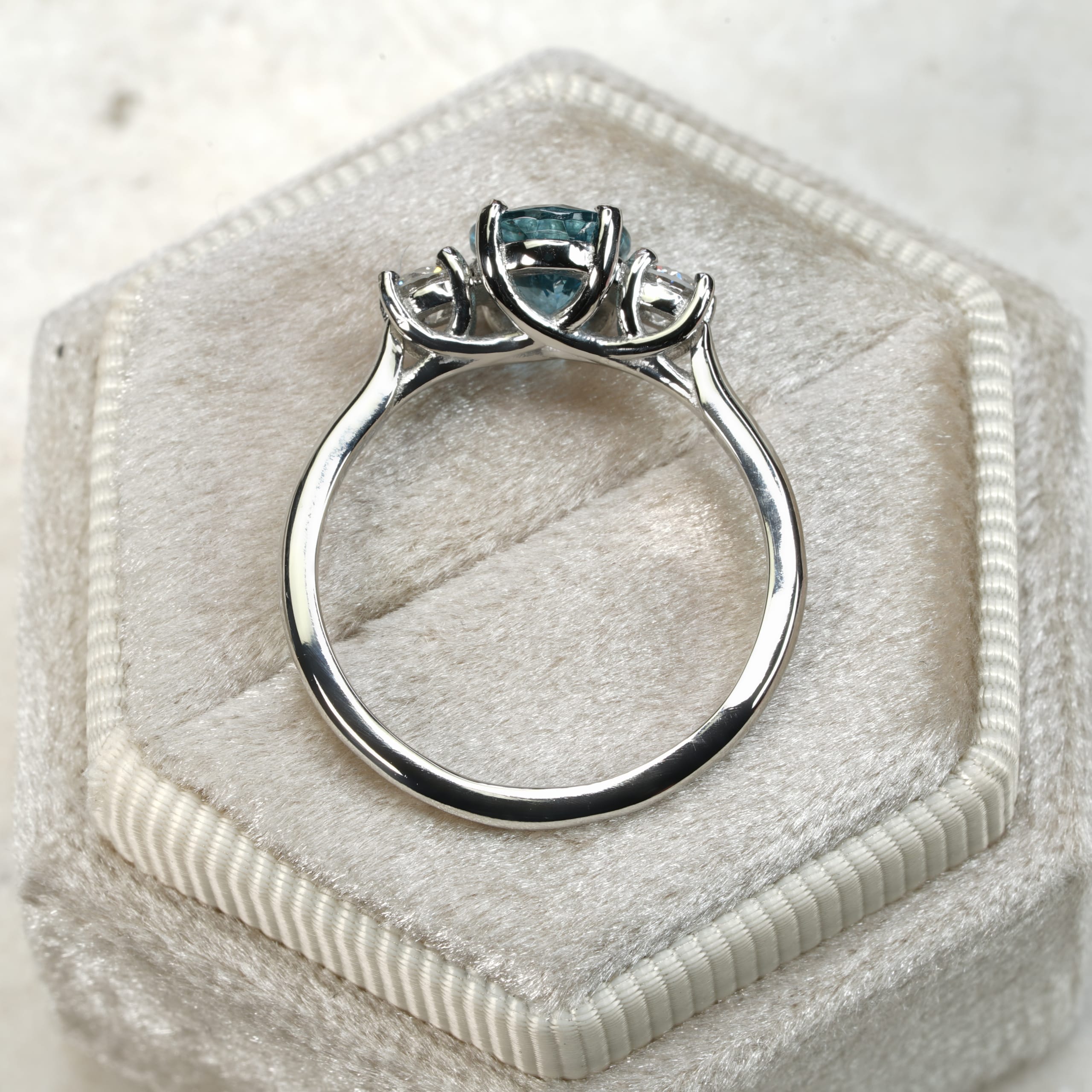 Rare aquamarine and diamond ring — 2
