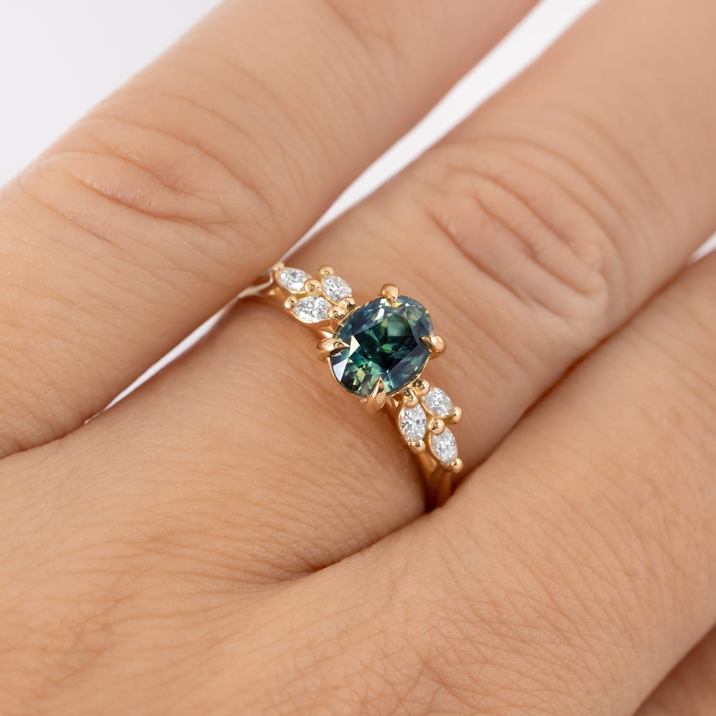 Teal sapphire and diamond ring — 4