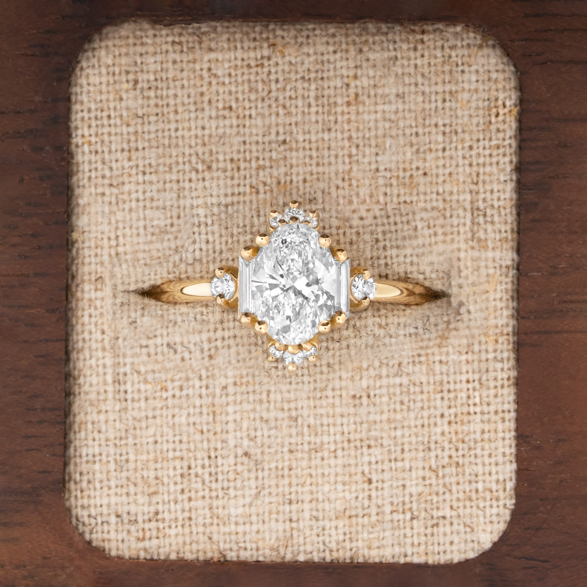 Oval lab grown diamond cluster ring in 18ct yellow gold — 1
