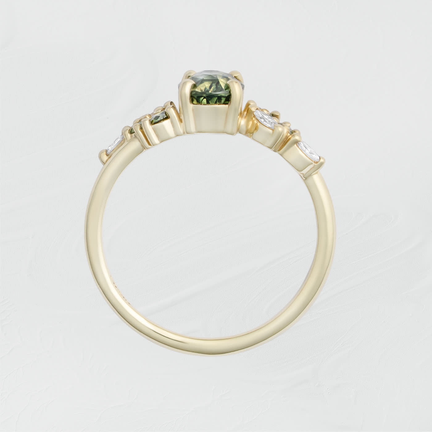 Green sapphire and diamond ring in green gold — 3