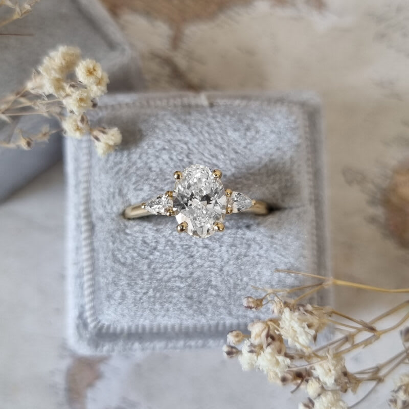 Oval lab grown diamond ring handmade in 18ct yellow gold — 1