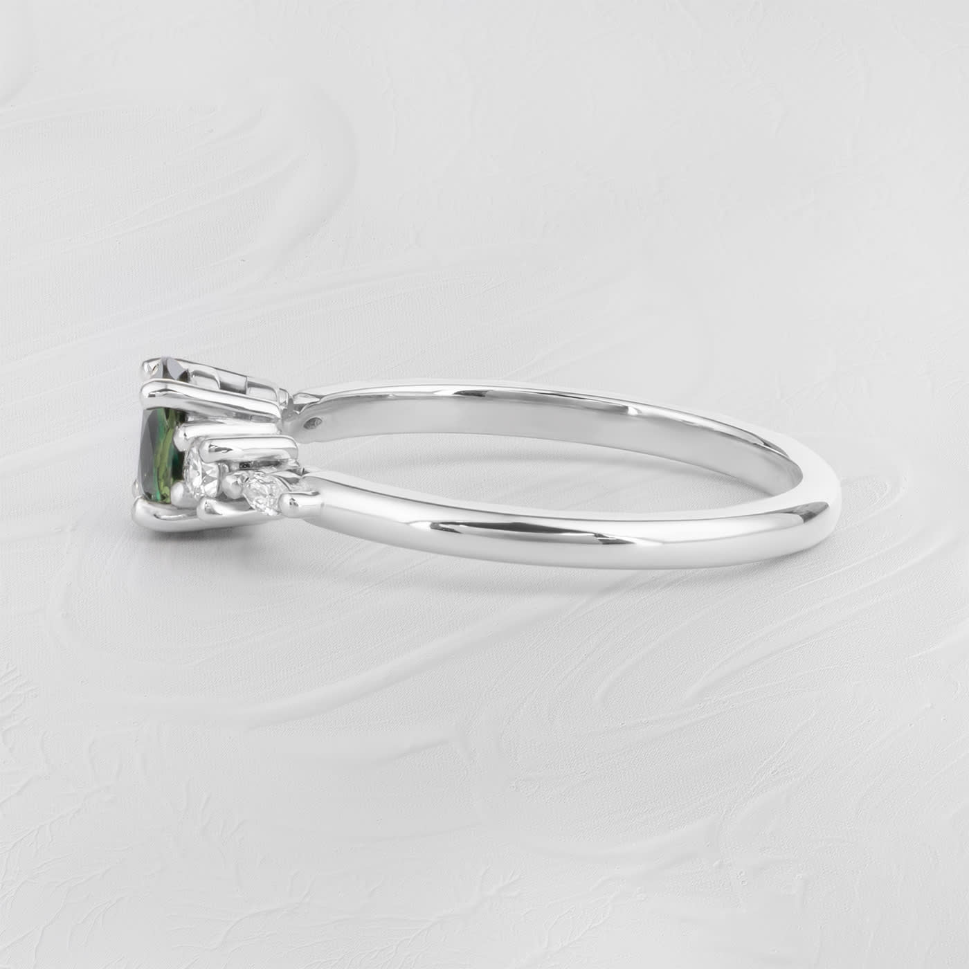 Green sapphire and diamond ring — 2