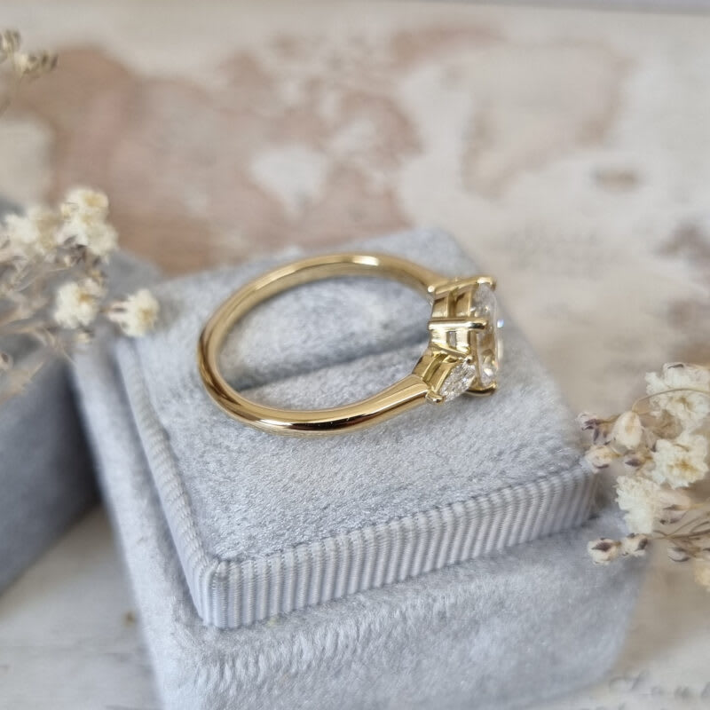 Oval lab grown diamond ring handmade in 18ct yellow gold — 4