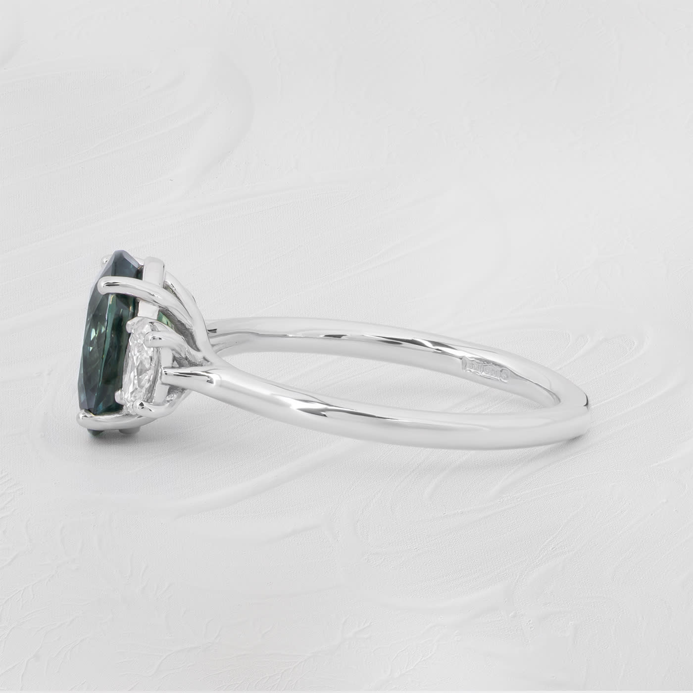 Green sapphire and diamond trilogy ring — 3
