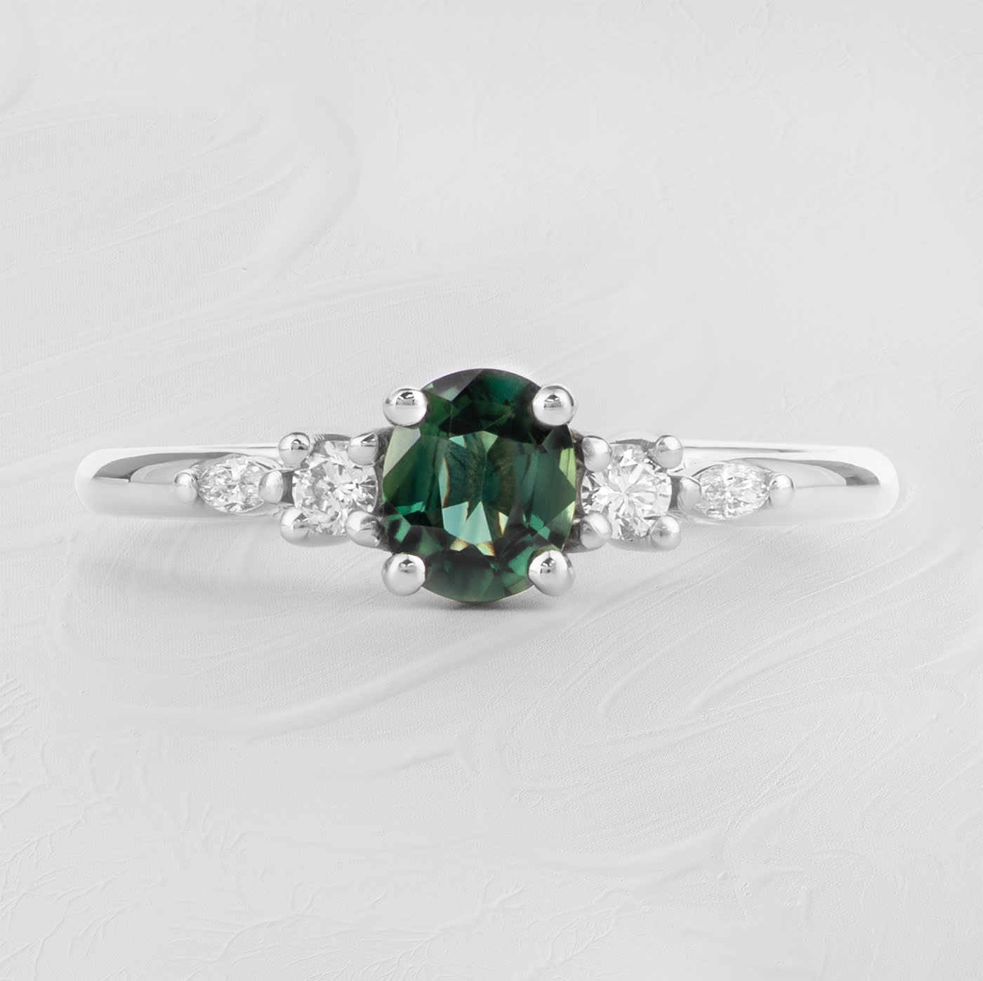 Green sapphire and diamond ring — 1