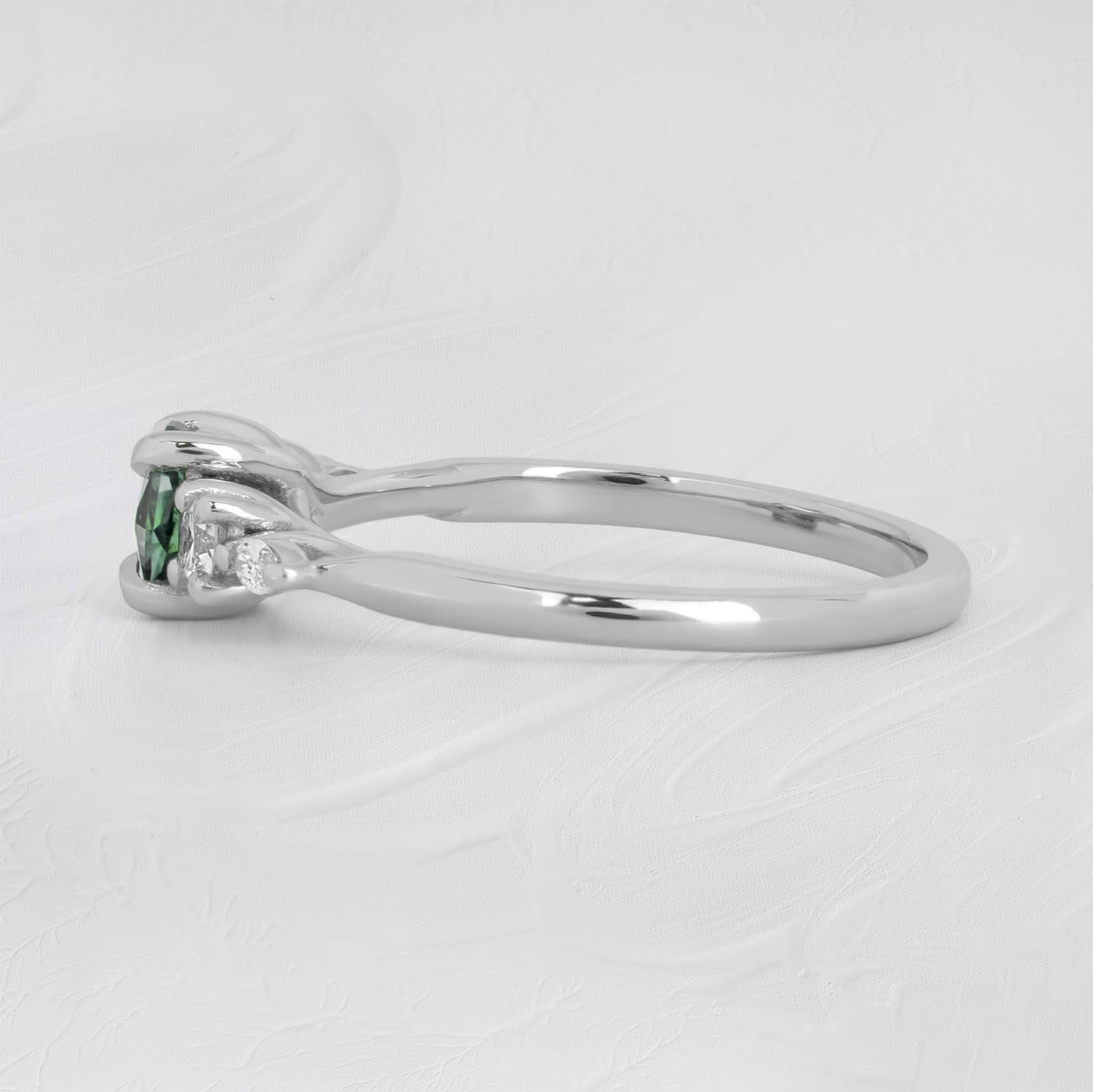 Universe cut parti colour sapphire and diamond ring — 4