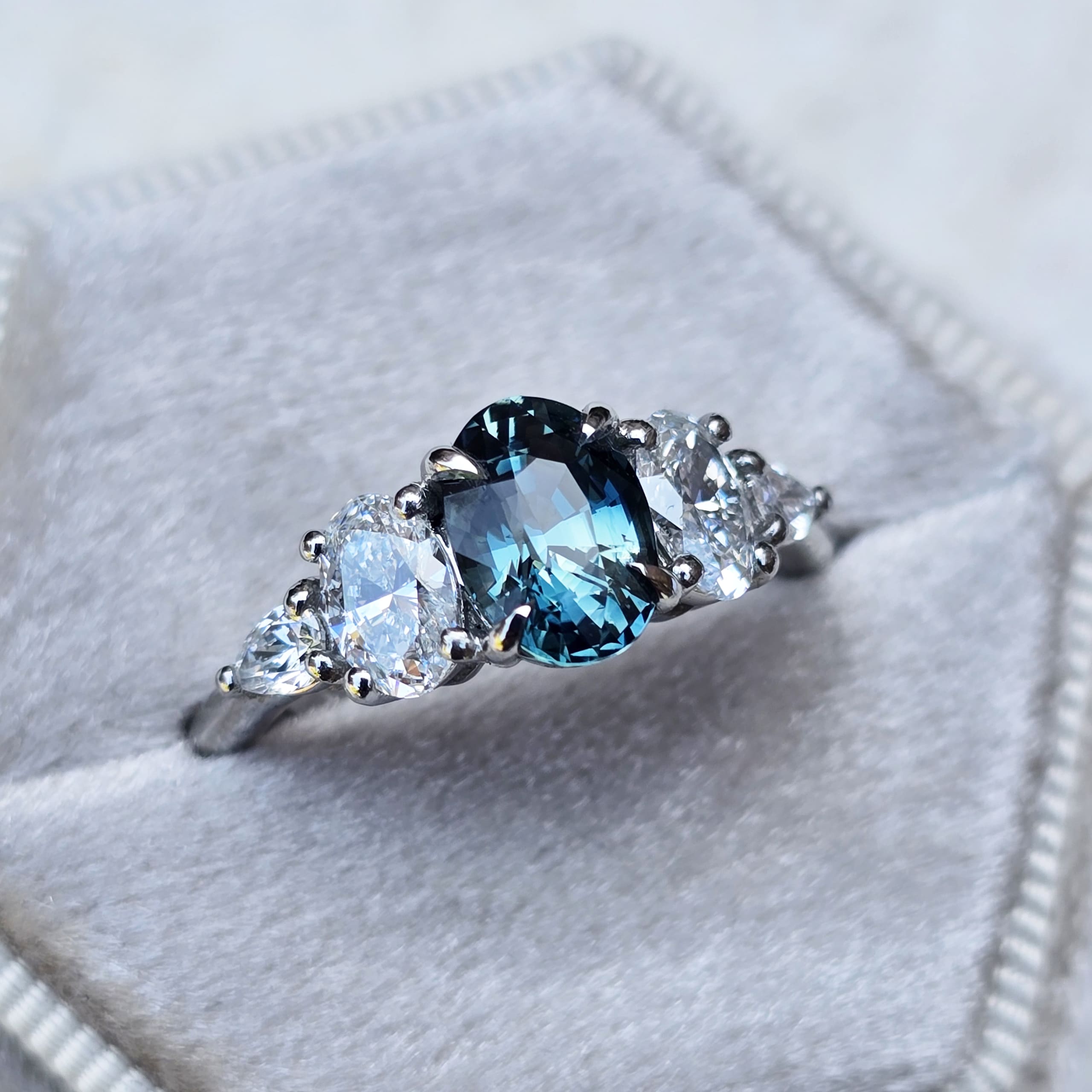 Oval teal sapphire and diamond ring — 2