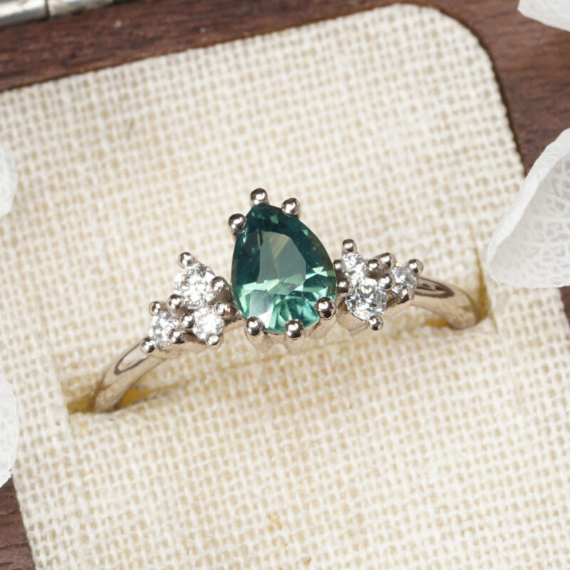 Pear green sapphire and diamond cluster ring — 1