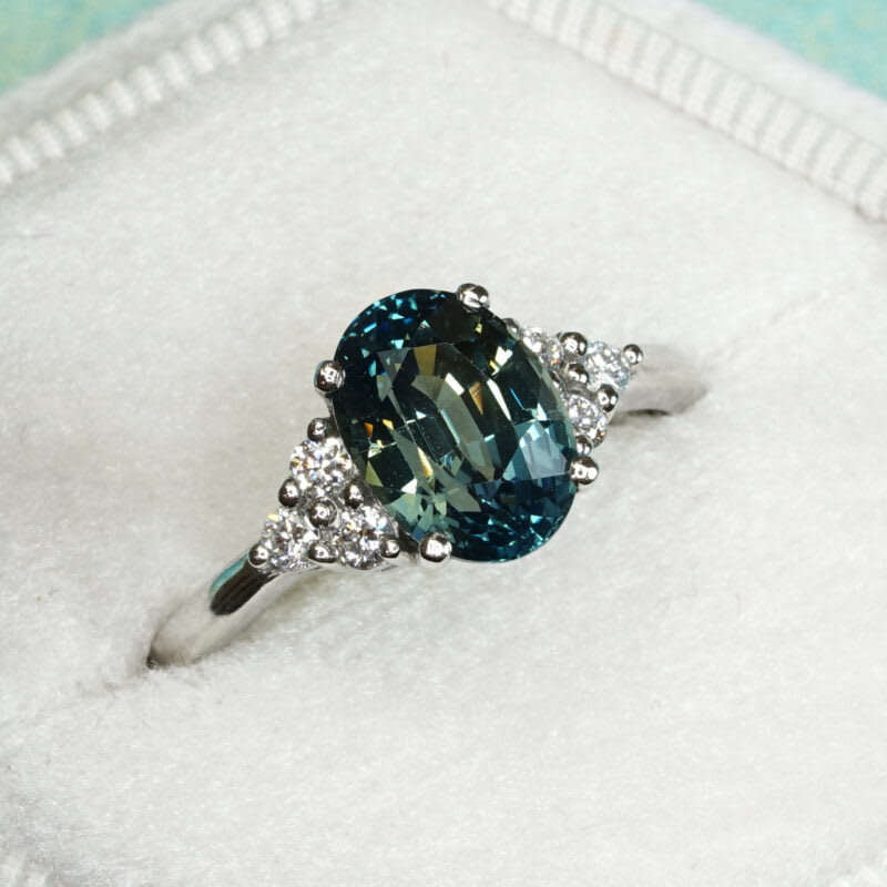  Oval bi colour sapphire and diamond ring — 4
