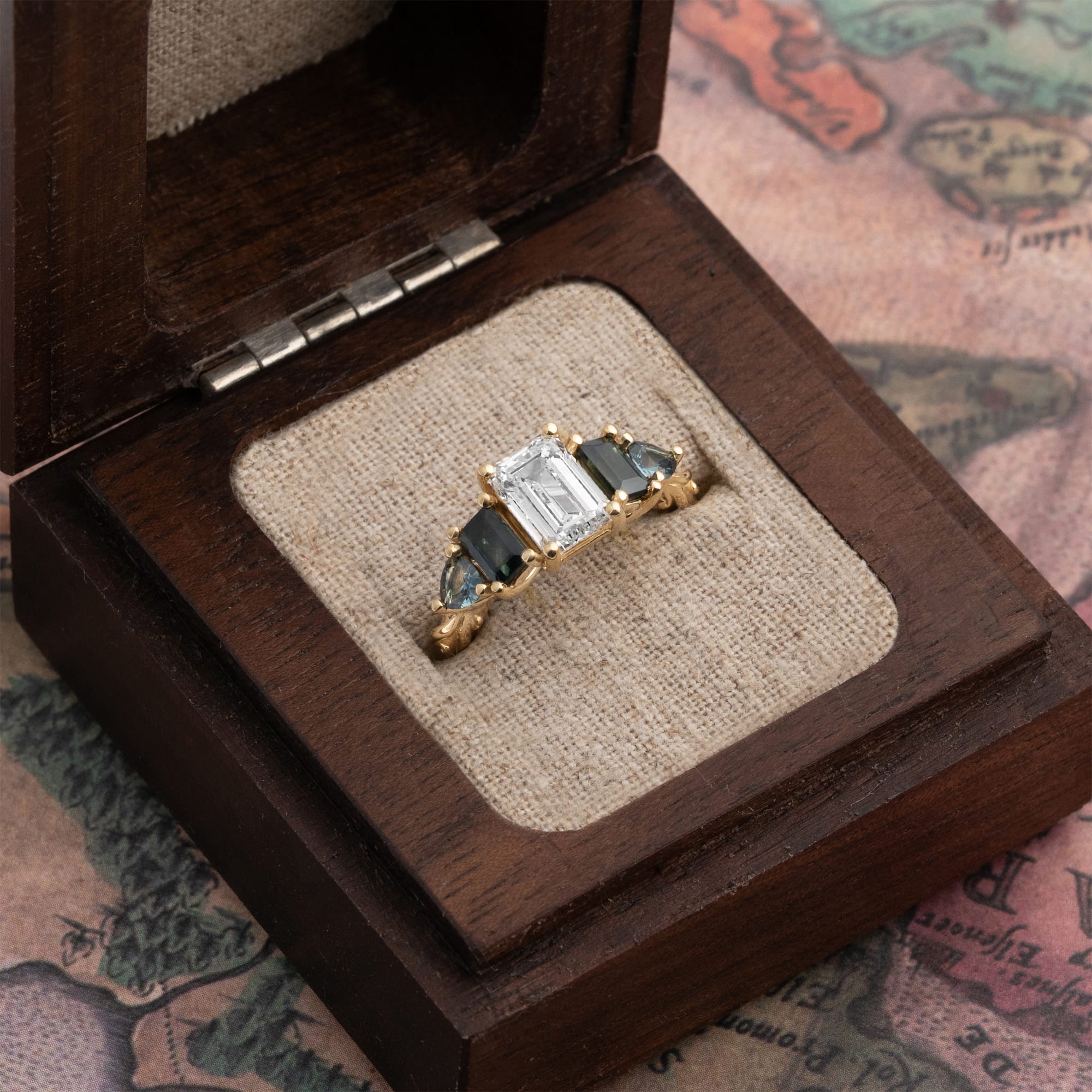 'Symphony' Diamond and sapphire ring — 2