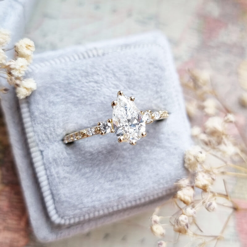 Pear cut lab grown diamond ring in 18ct yellow gold — 3