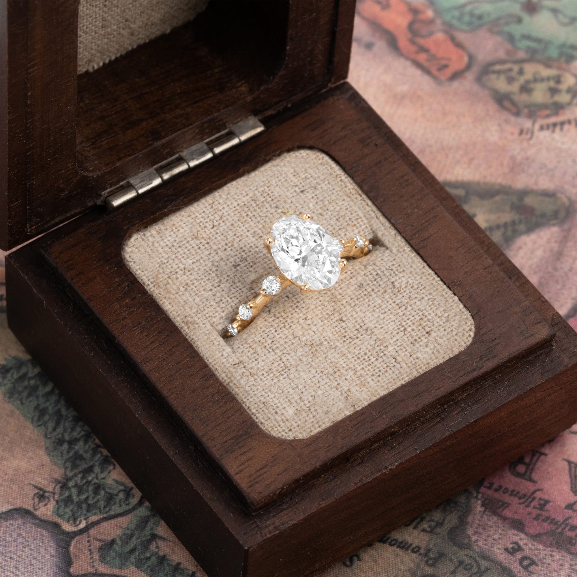 Oval 'elegance' diamond ring — 5