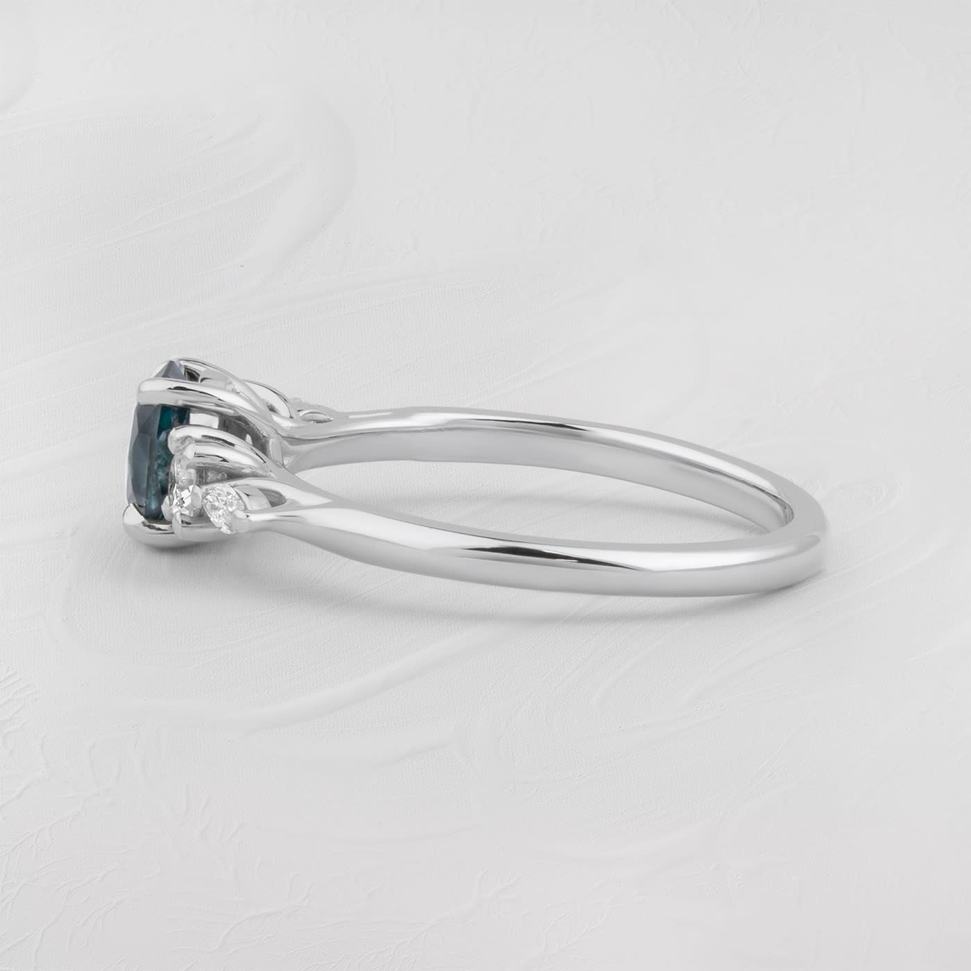 Bi colour green and blue sapphire and diamond trellis ring  — 2