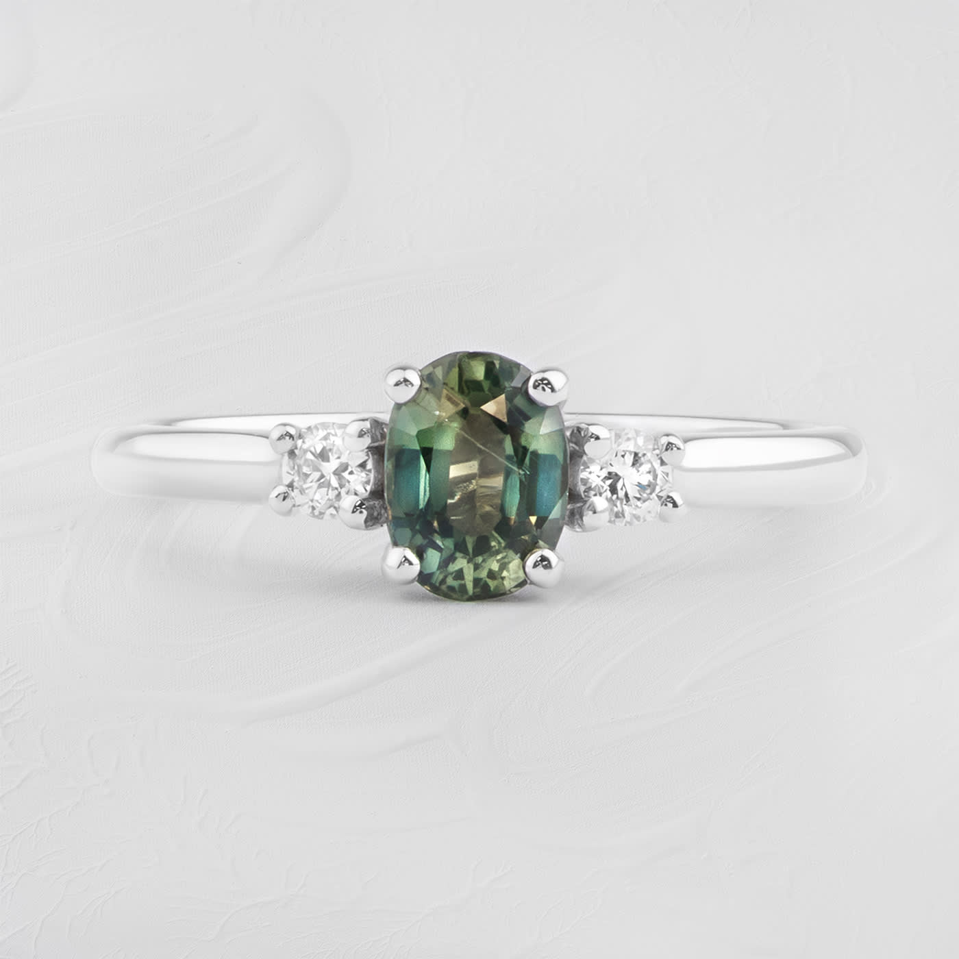 Green sapphire and diamond ring — 1