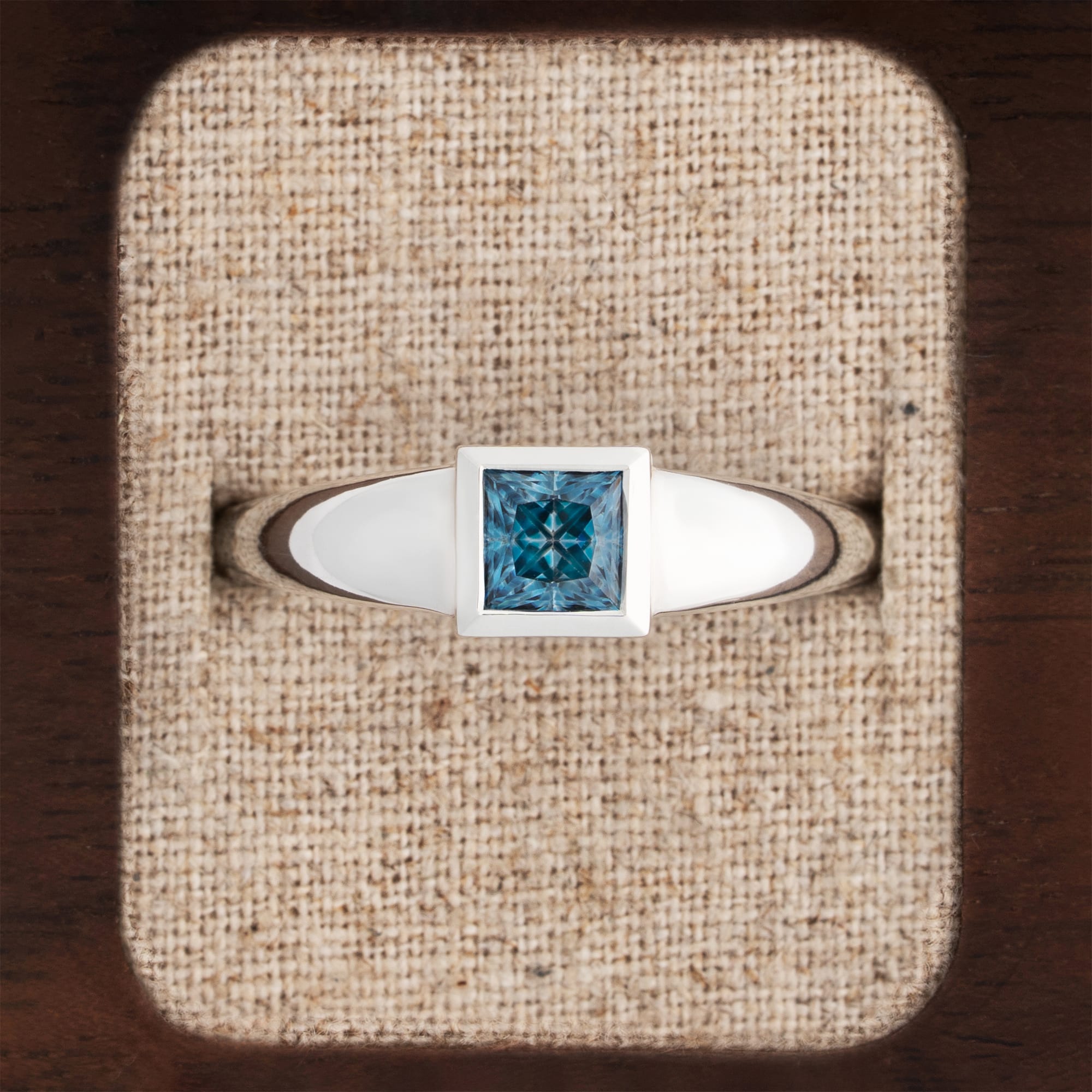 'Apex' Square cut blue moissanite band