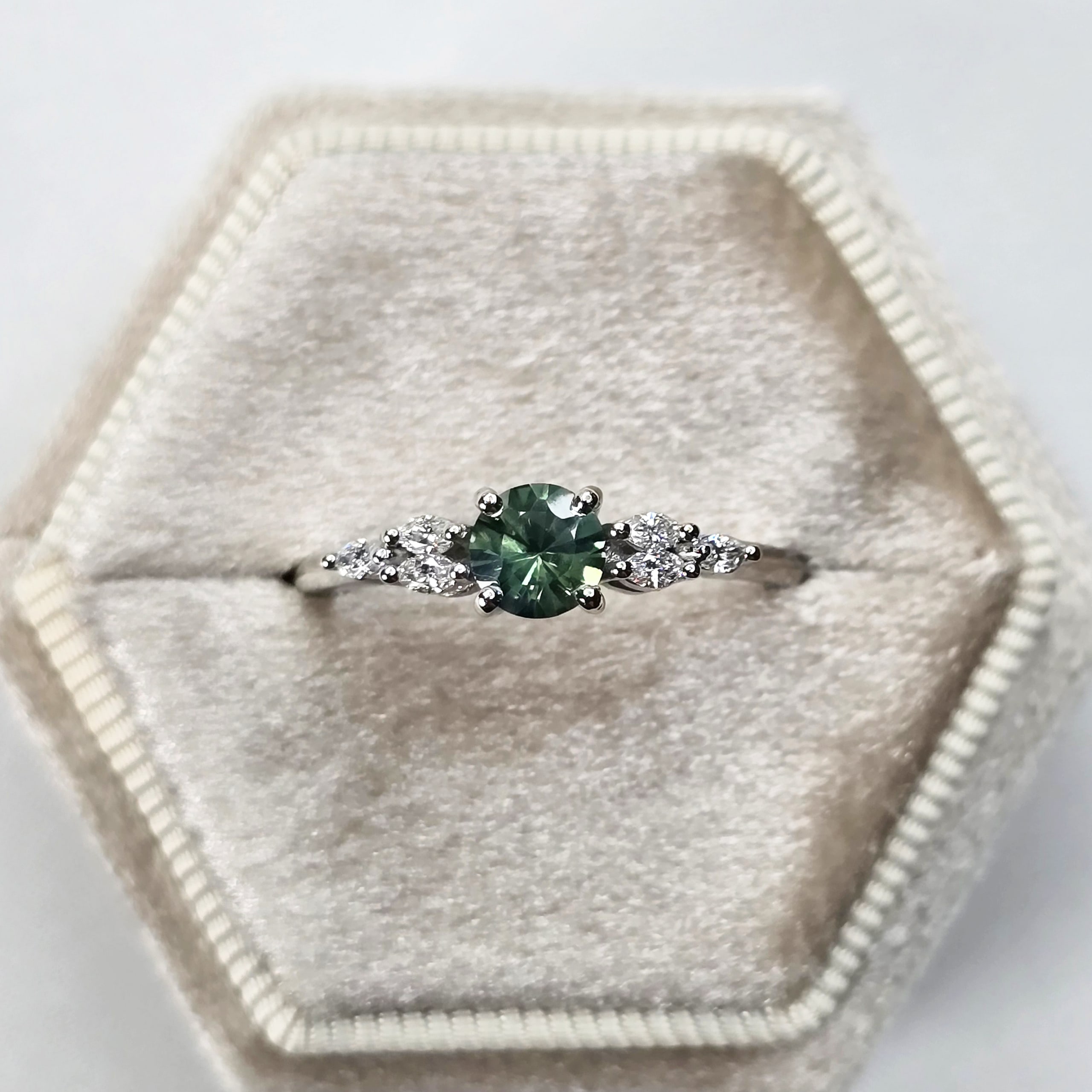 Bi colour precision sapphire and diamond ring — 1