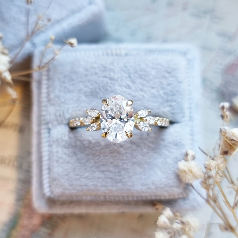 Oval lab grown diamond floral ring in 18ct yellow gold — 1
