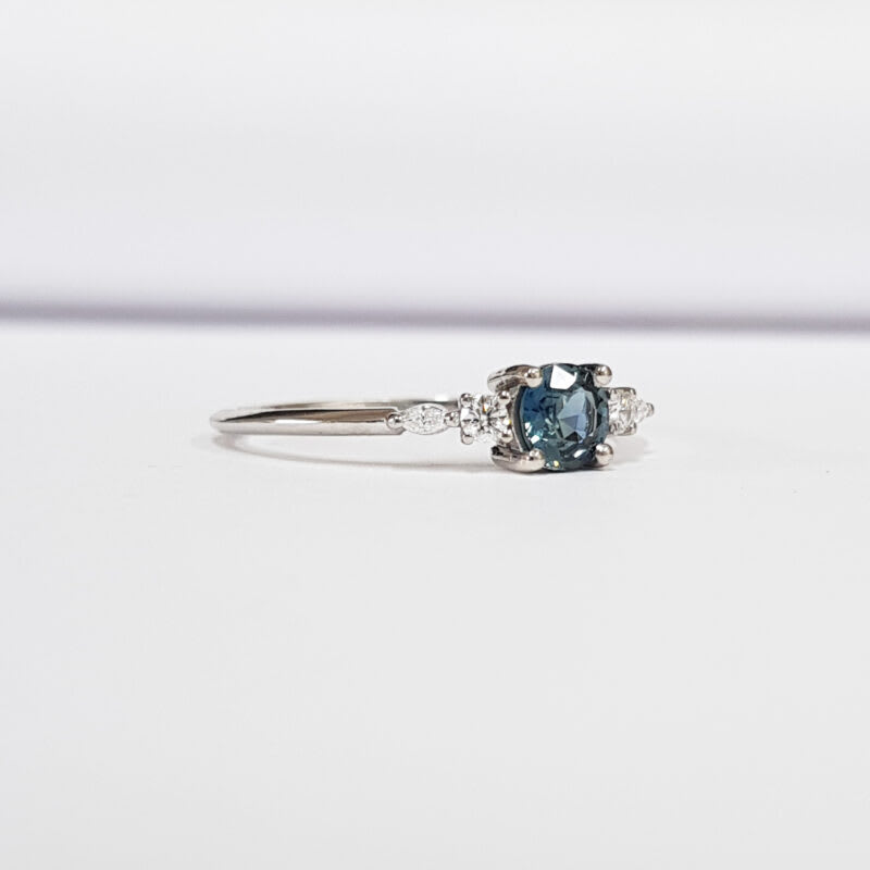 'Arlet' Teal sapphire and diamond ring — 2