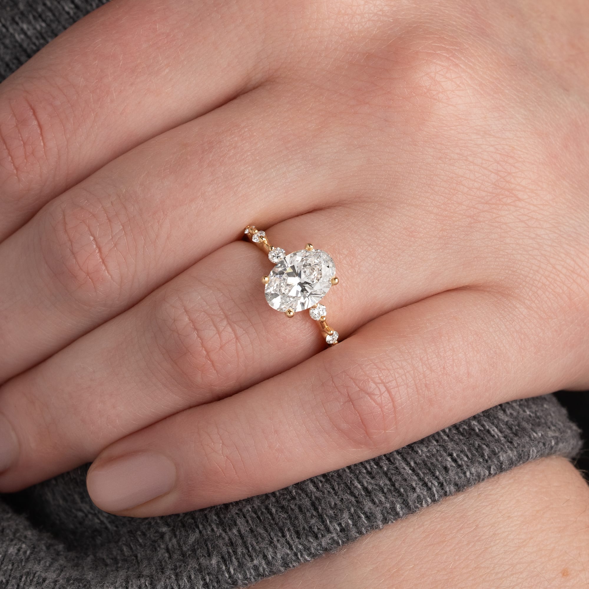 Oval 'elegance' diamond ring — 4