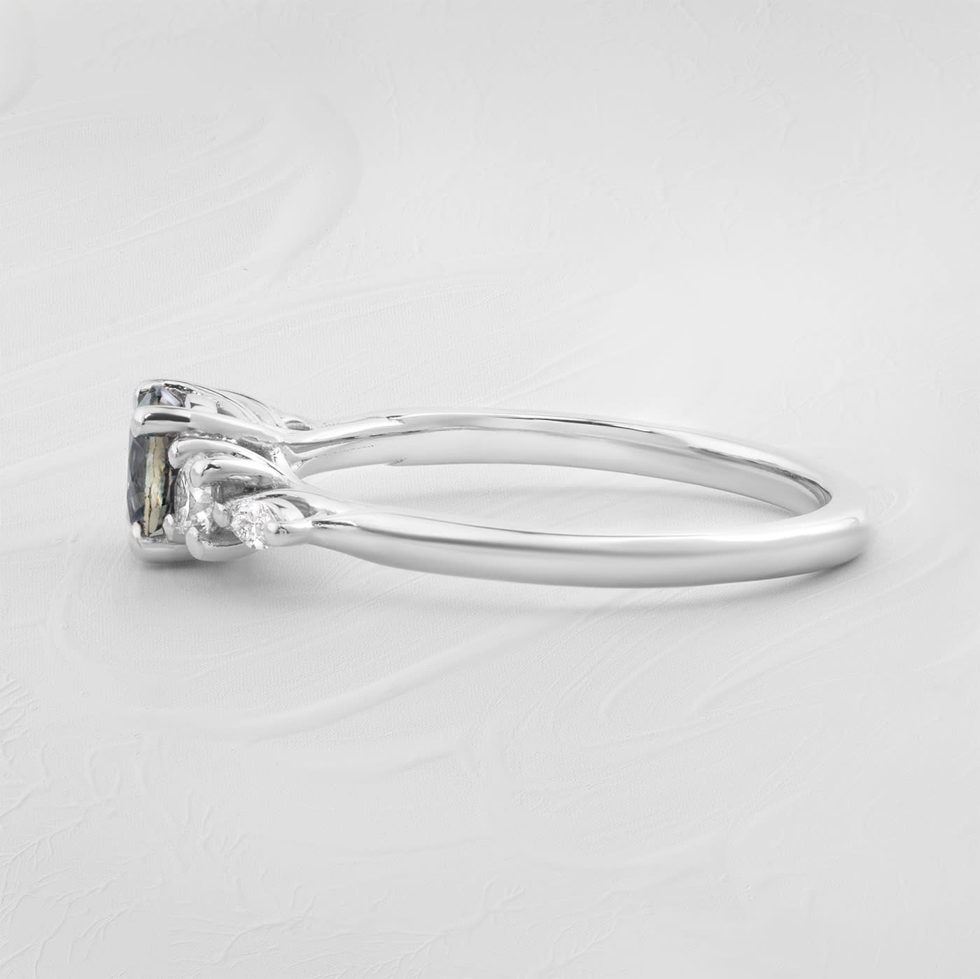 Grey-violet sapphire and diamond trellis ring  — 3