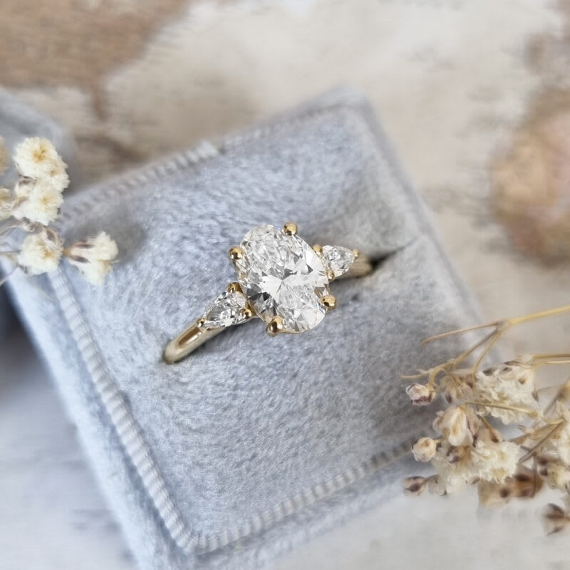 Oval lab grown diamond ring handmade in 18ct yellow gold — 5