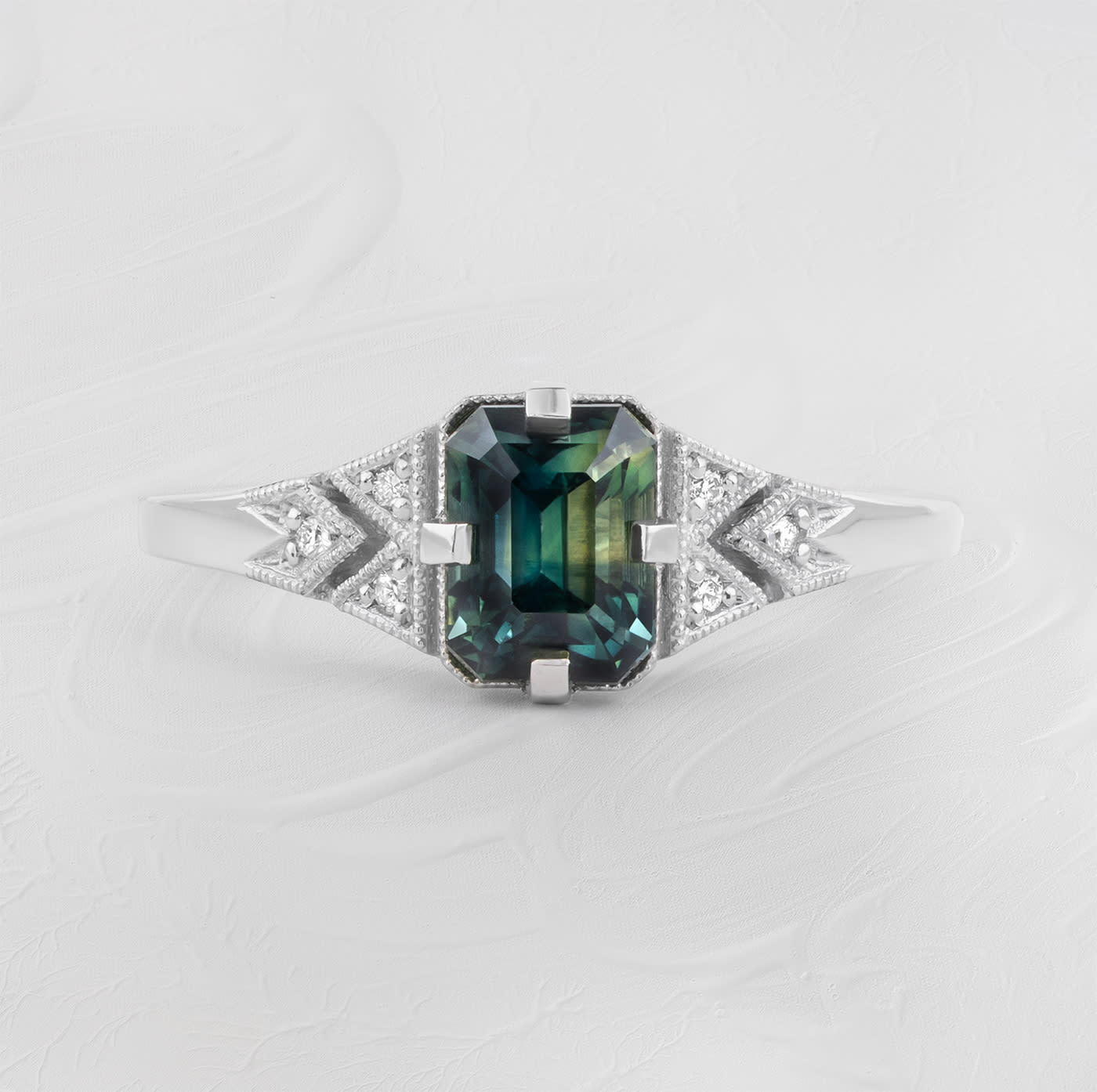 Parti sapphire and diamond art deco ring — 1