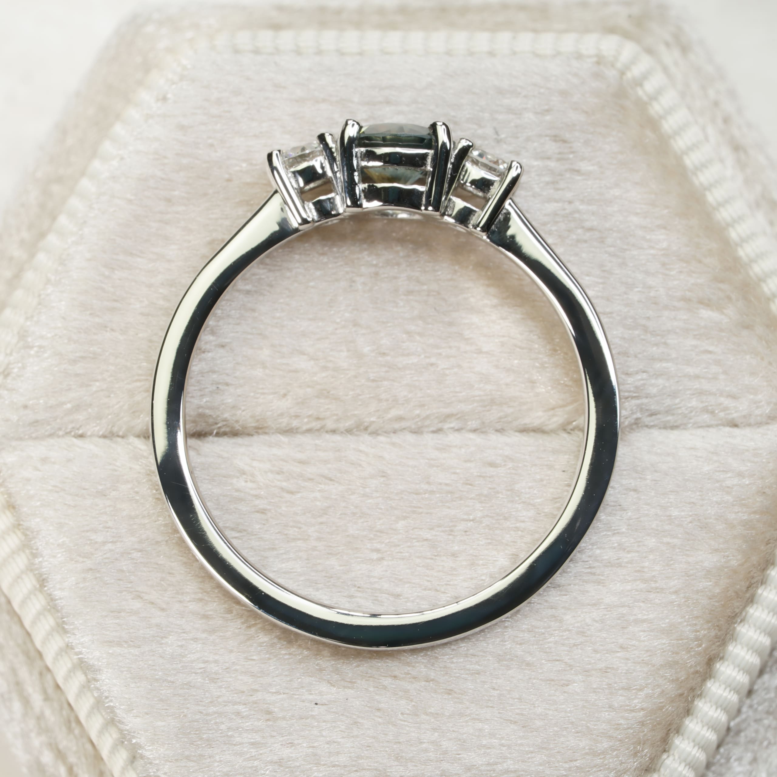 Bi colour Montana sapphire and diamond ring — 2