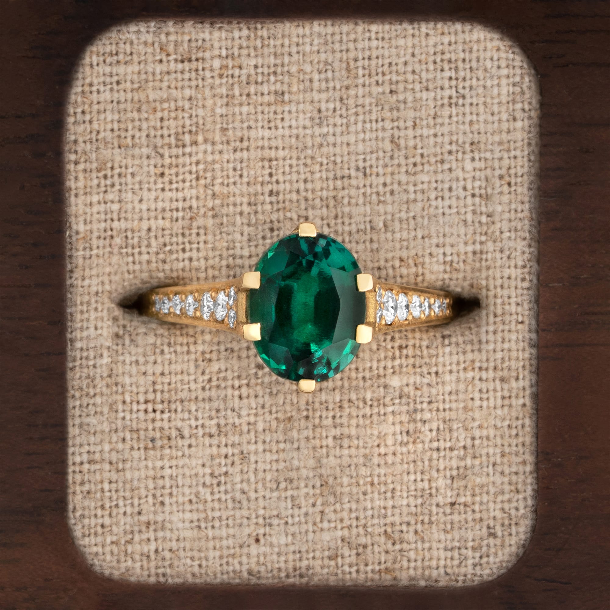Oval lab grown emerald art deco ring  — 1