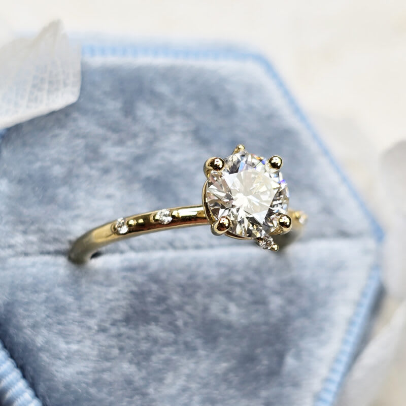 Round lab grown diamond ring in 18ct yellow gold — 3