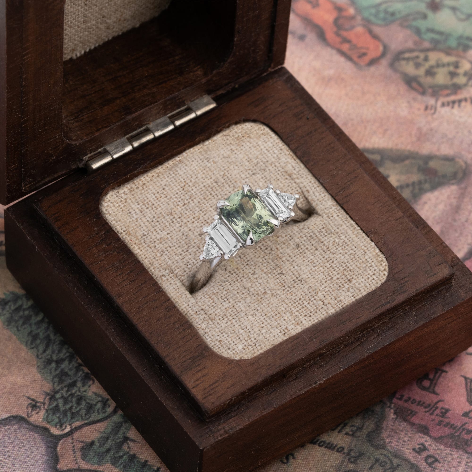 'Starlight' Green sapphire and diamond ring in platinum  — 3