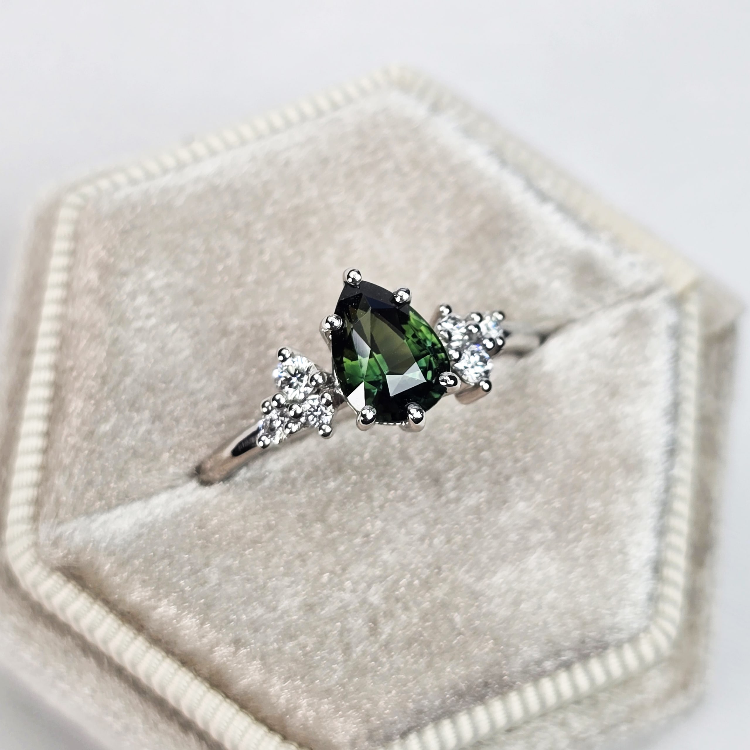Pear green sapphire and diamond cluster ring — 1