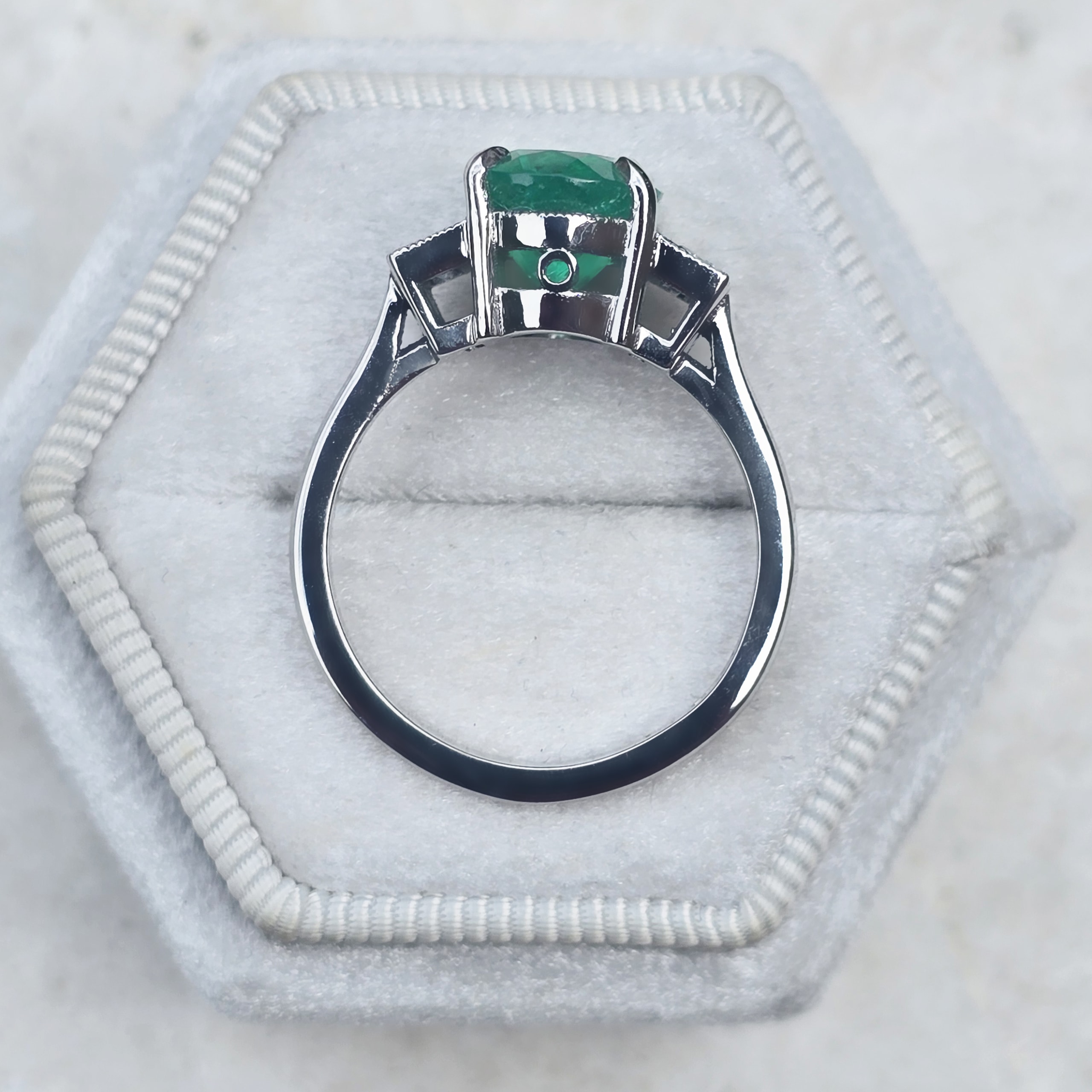 Renovated antique Colombian emerald and diamond ring — 3