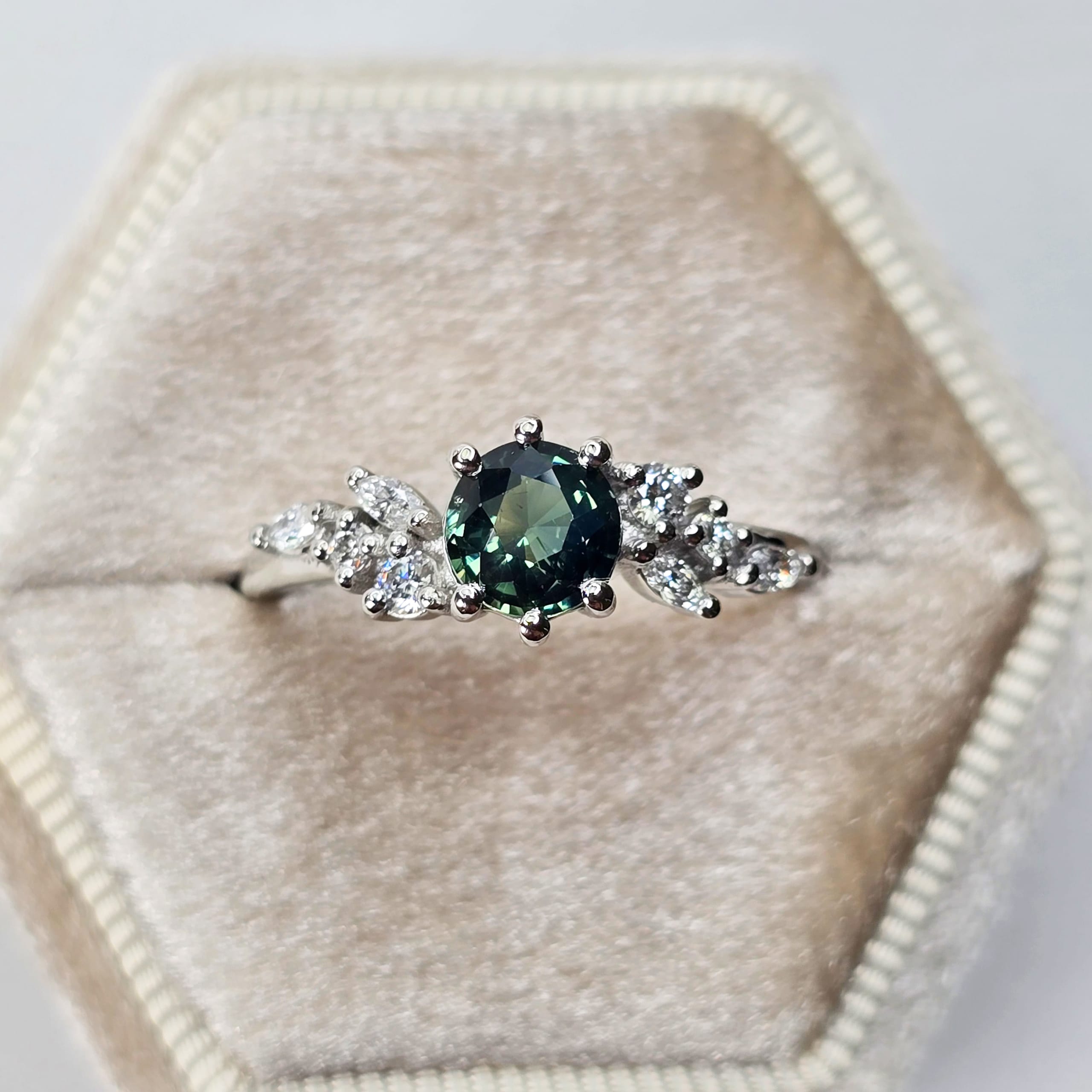 Round teal sapphire and diamond cluster ring — 1