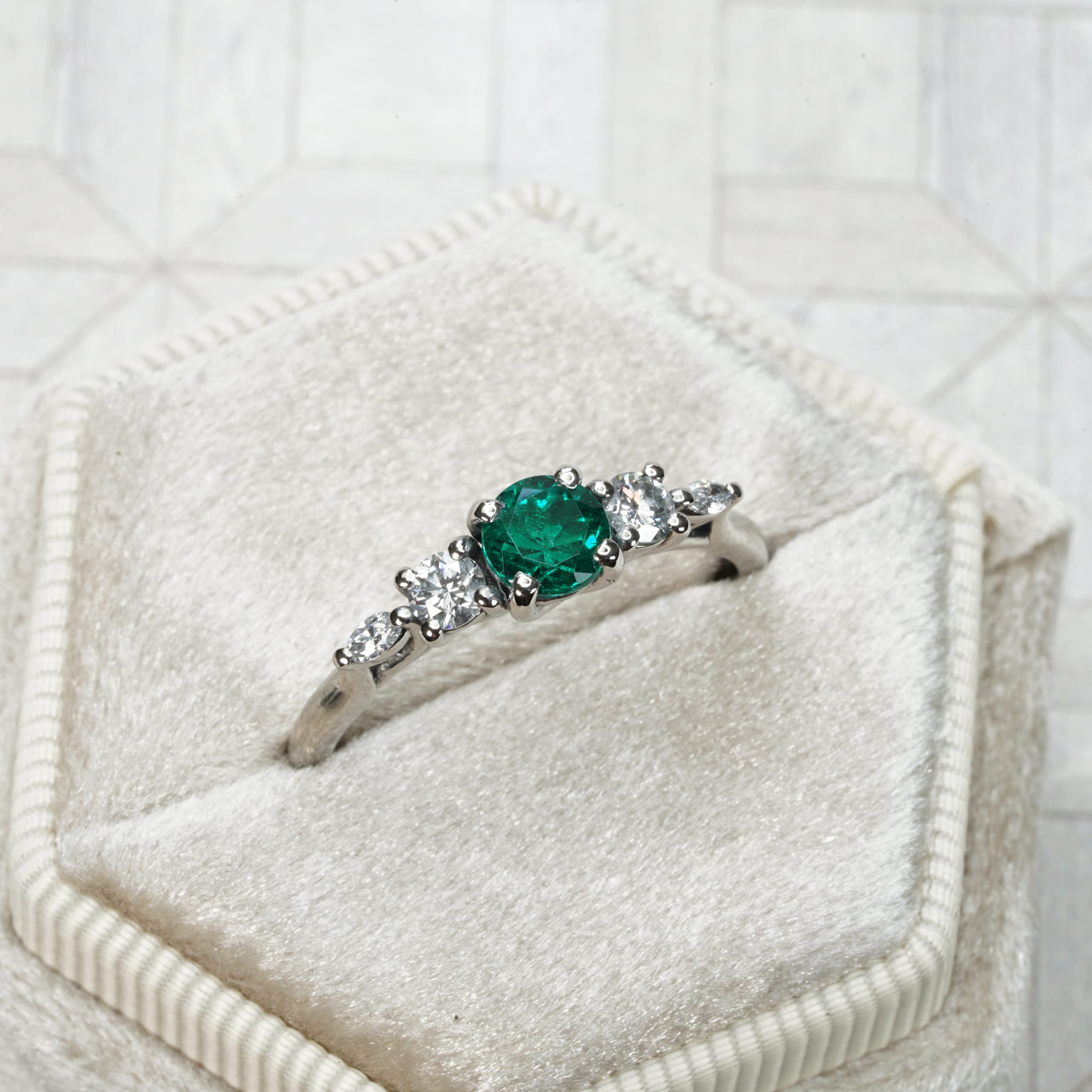 Colombian emerald and diamond trellis ring — 2