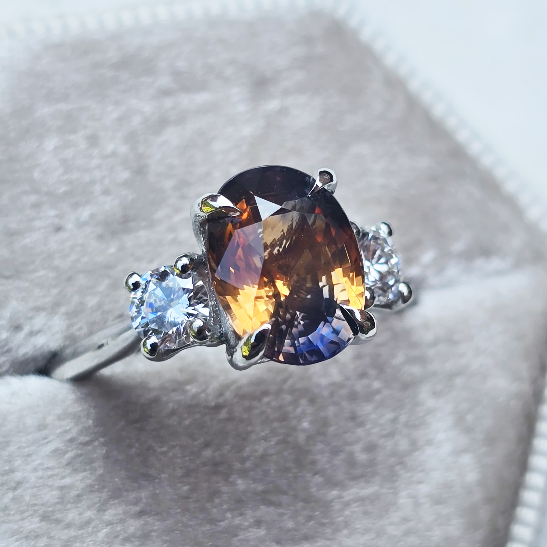 'Ocean Sunset' sapphire and diamond ring — 1