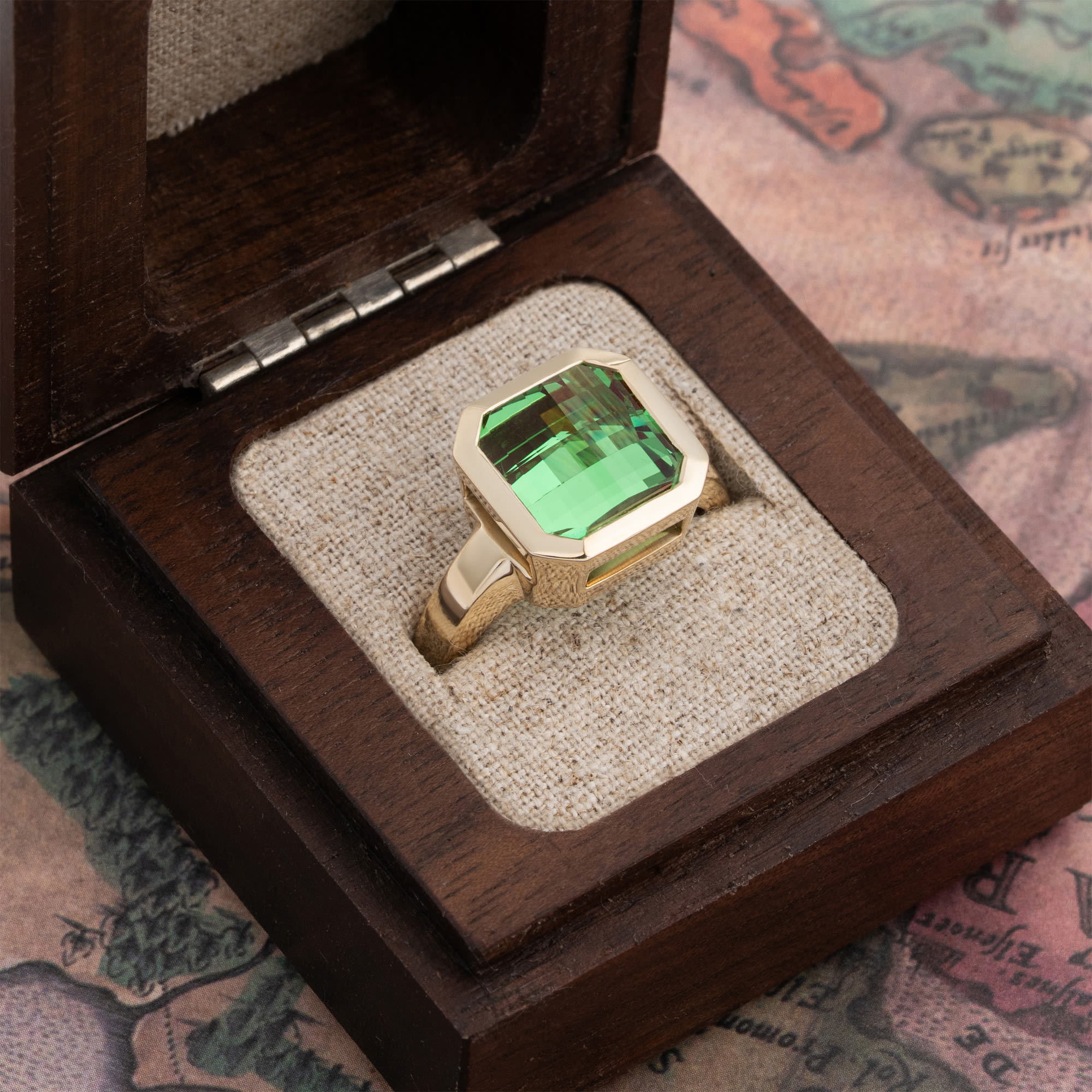 'Pixel' Green garnet solitaire ring — 3