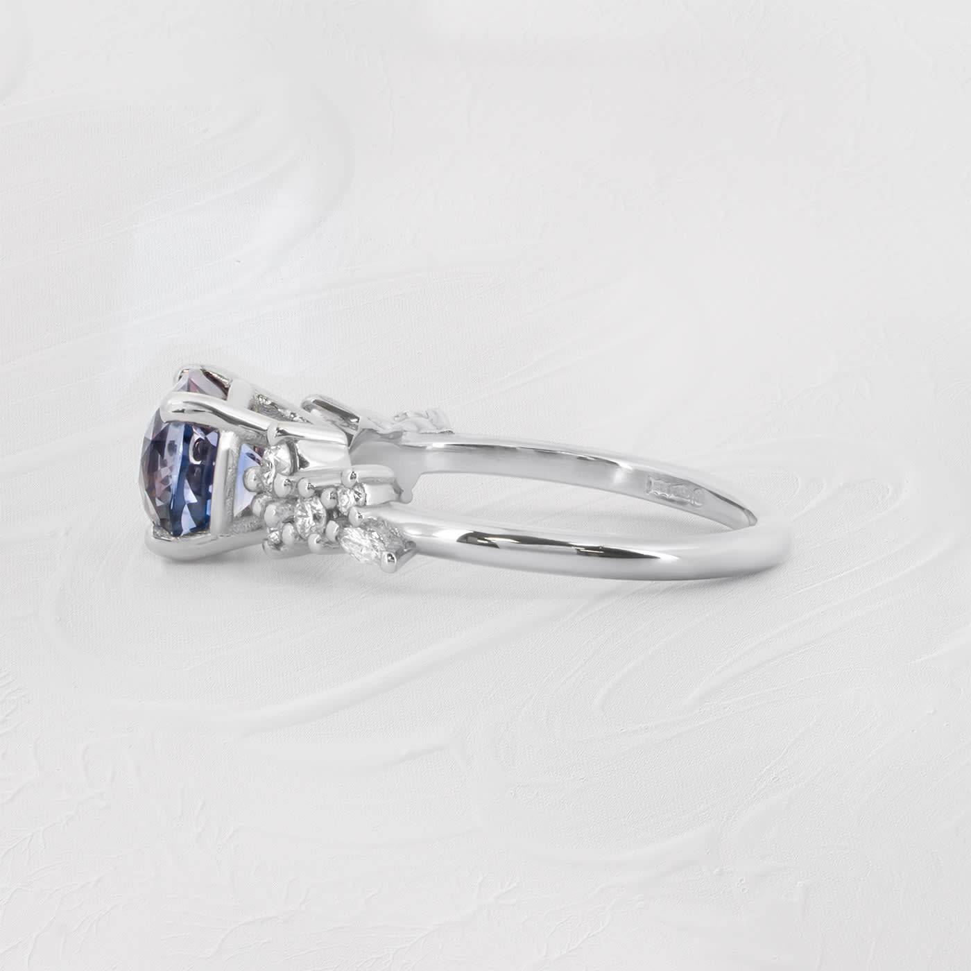 One of a kind bi colour peach and blue sapphire and diamond floral ring — 2