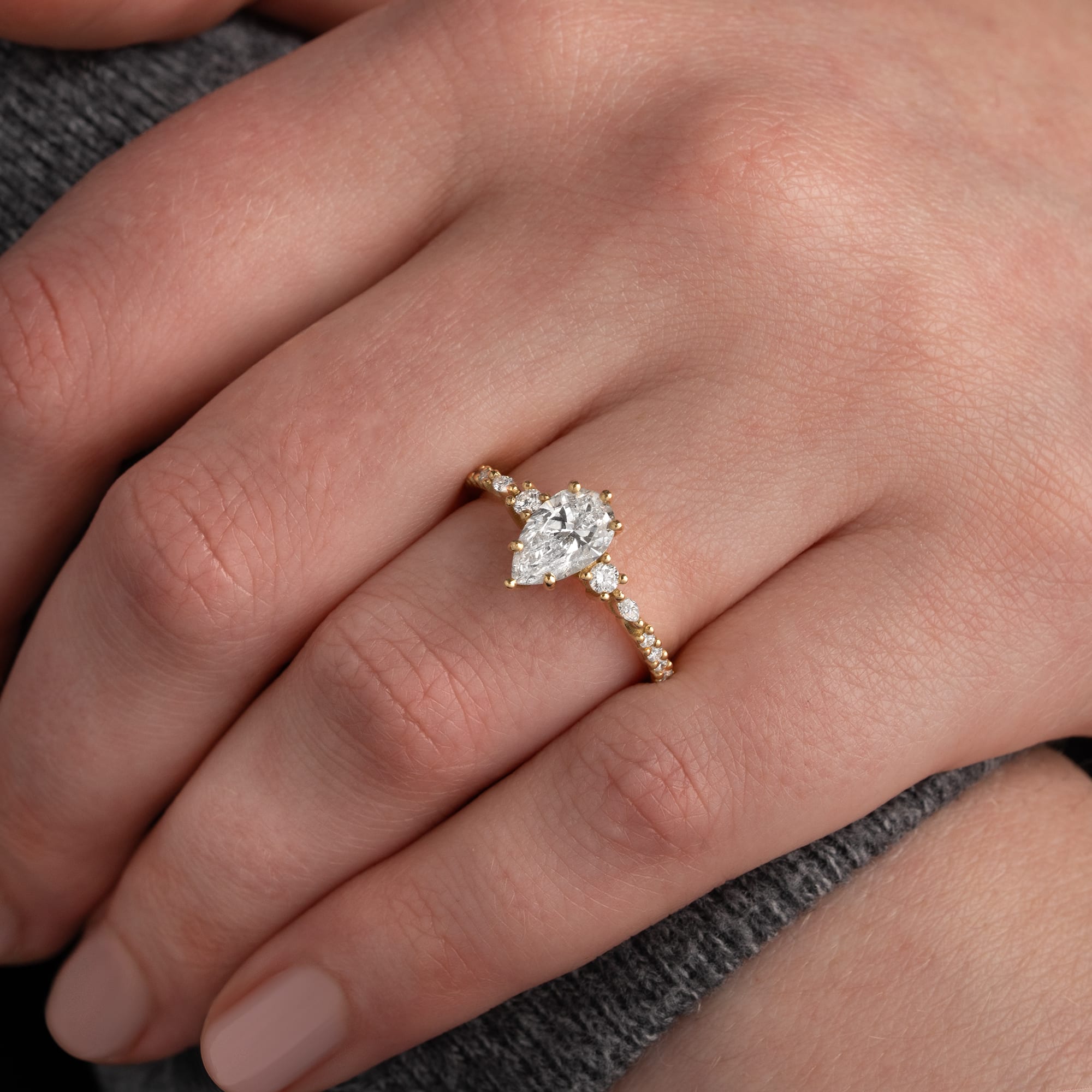 Pear cut lab grown diamond ring in 18ct yellow gold — 4