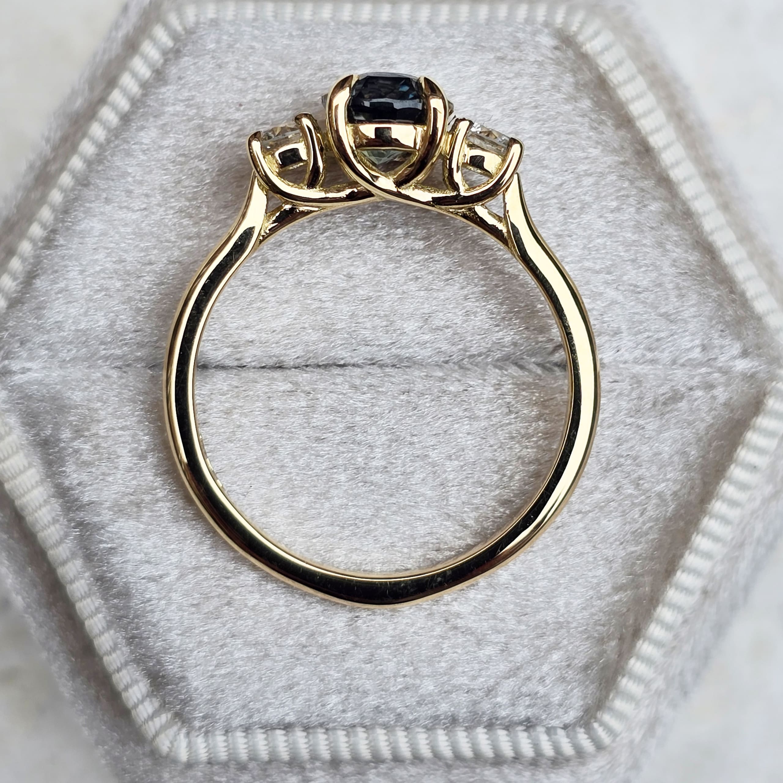 Parti sapphire and Diamond ring — 3
