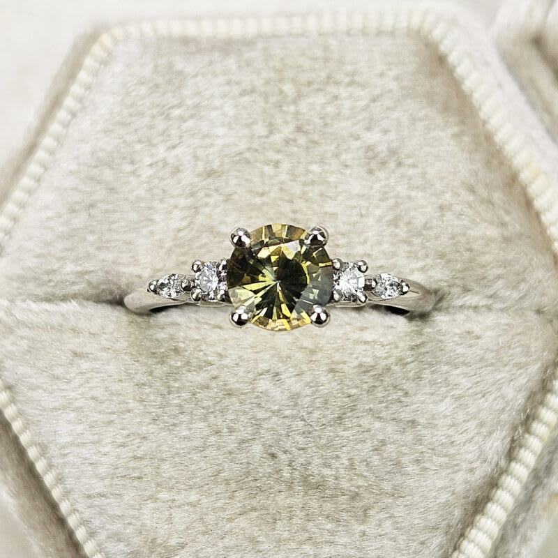 Greenish yellow sapphire and diamond 5 stone ring in platinum — 1