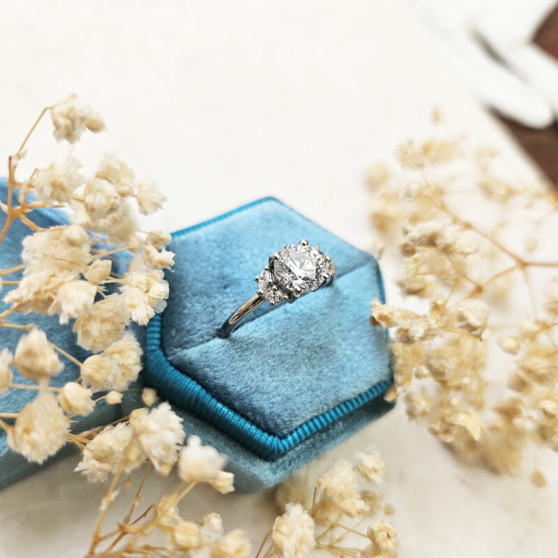 Round brilliant cut lab grown diamond floral ring — 6