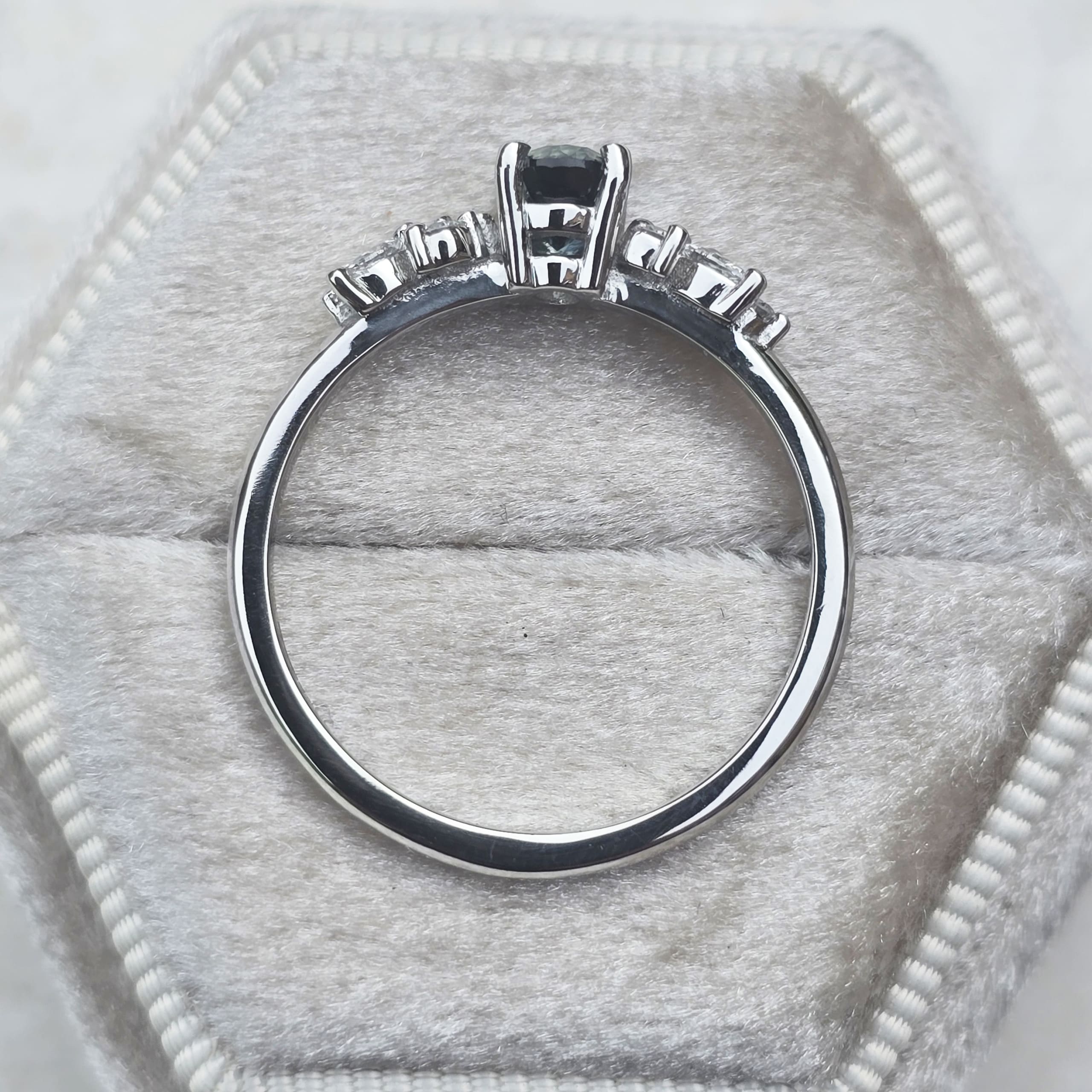 Parti sapphire and diamond floral ring — 2