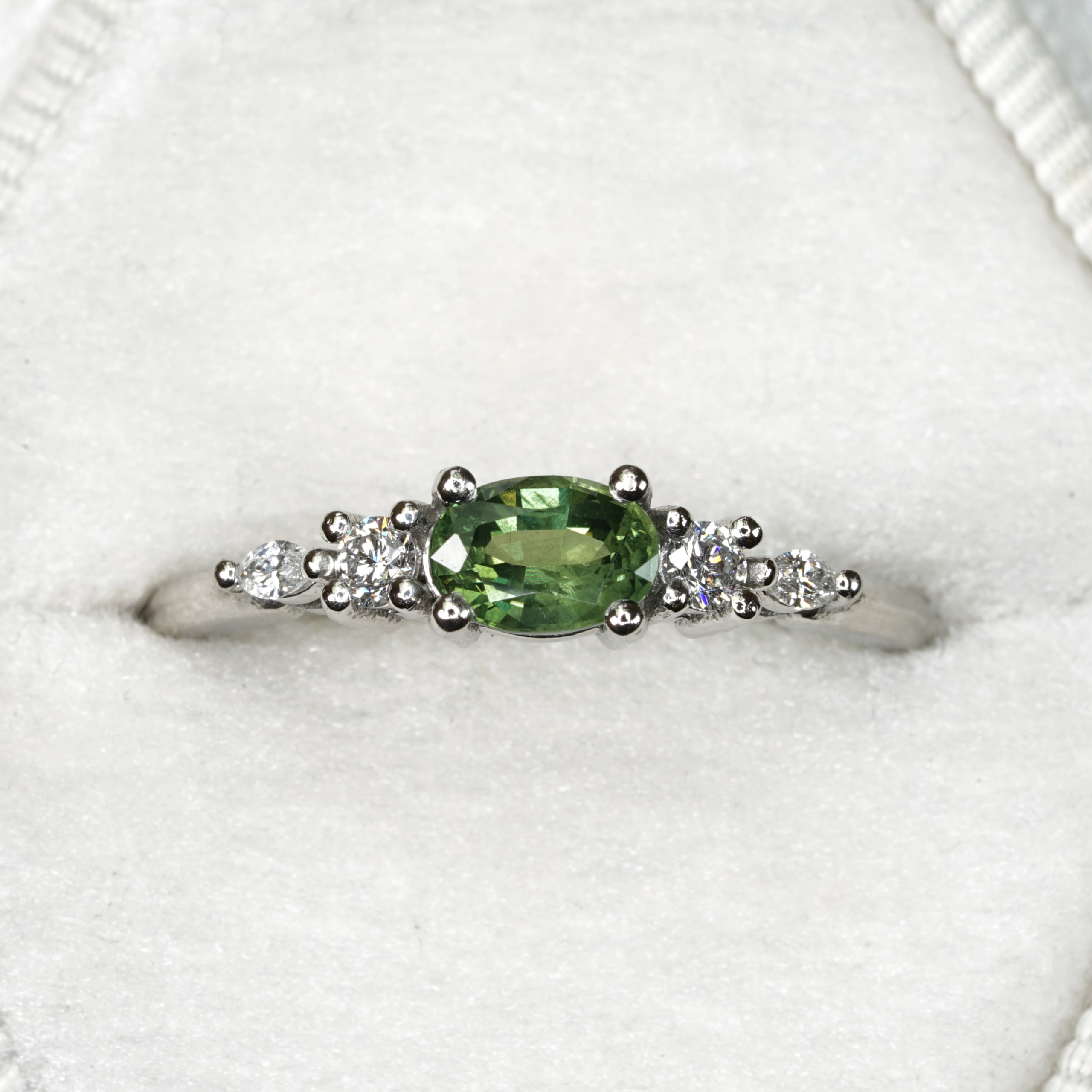 Green sapphire and diamond ring — 1