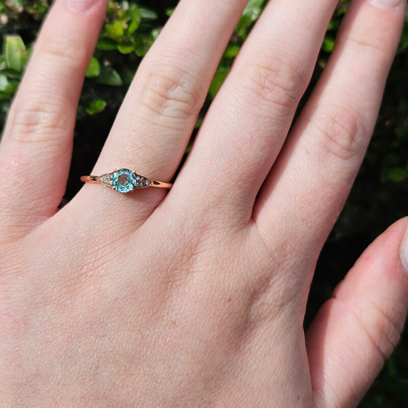 "The Victoria" - Mint sapphire and diamond engagement ring — 4