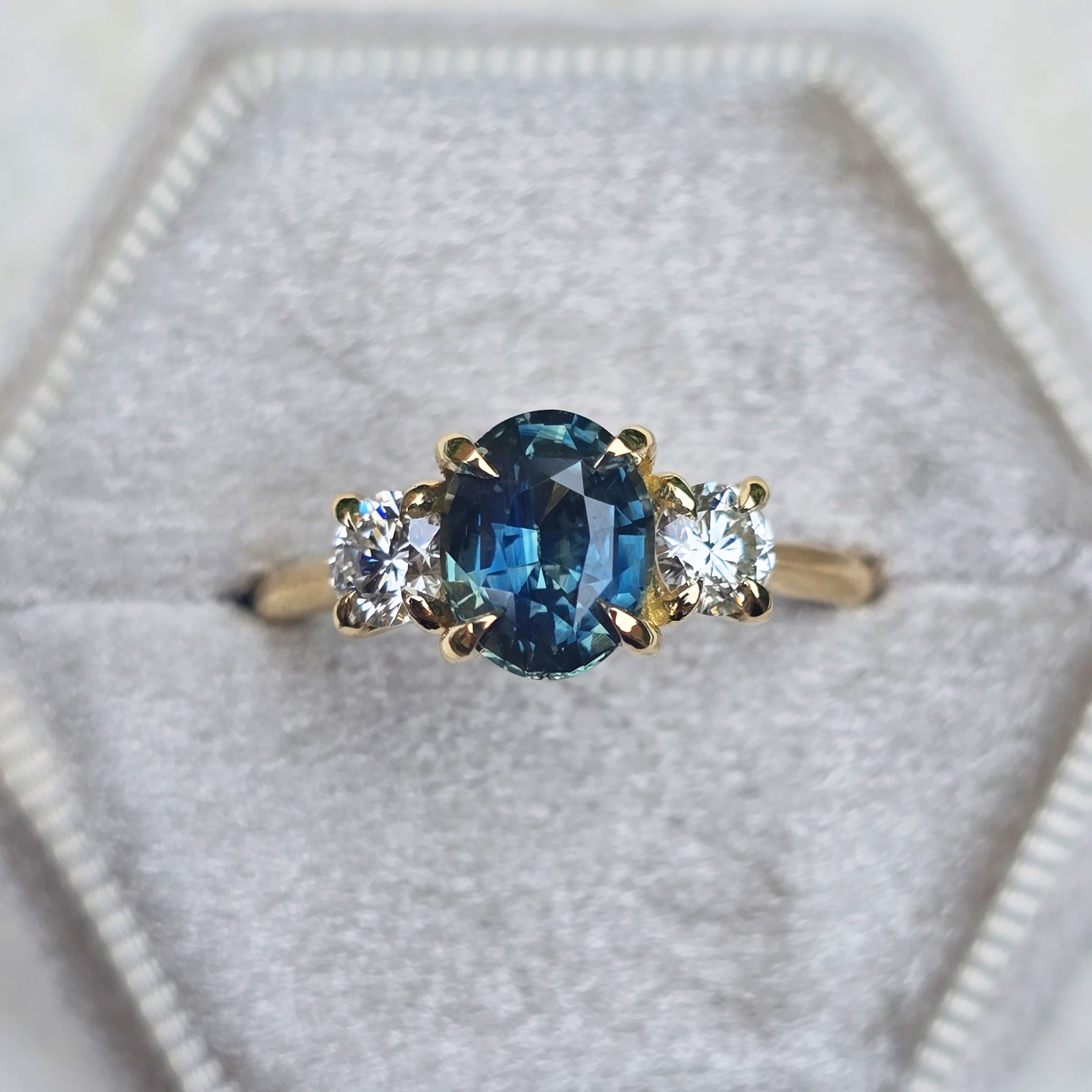 Teal sapphire and diamond trilogy ring — 1