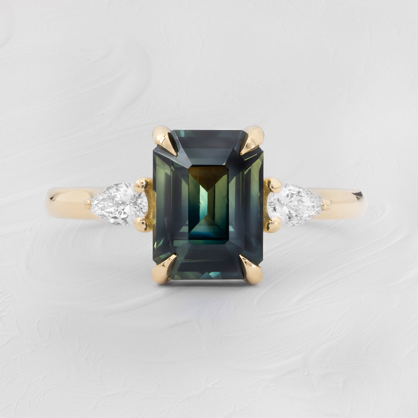 Parti sapphire and diamond trilogy ring — 1