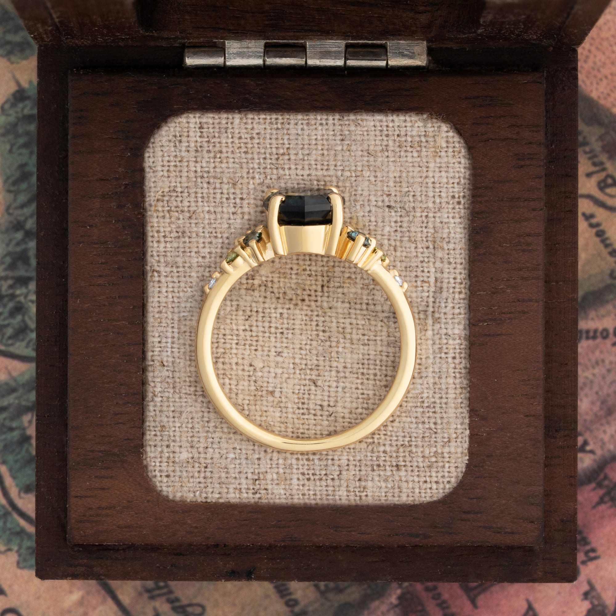 'Eclipse' One of a kind sapphire and diamond ring — 3