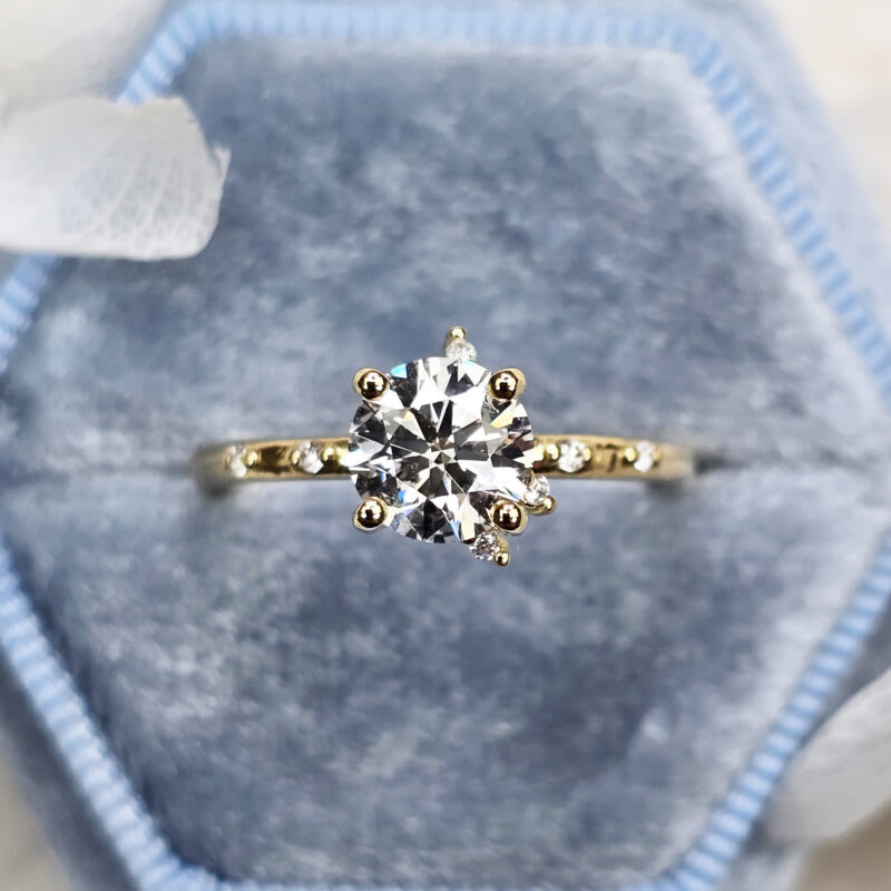 Round lab grown diamond ring in 18ct yellow gold — 1